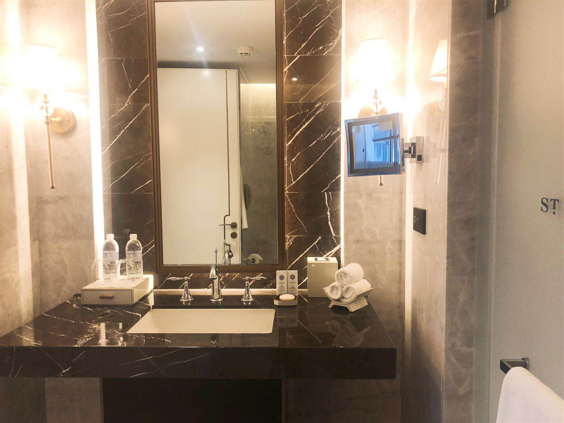 very clean bathroom Top-End Ultra-Lux Service Apartment in Puxi
