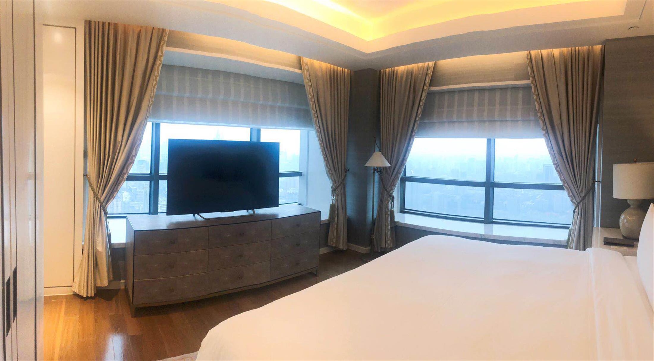 Large Bed and views Top-End Ultra-Lux Service Apartment in Puxi