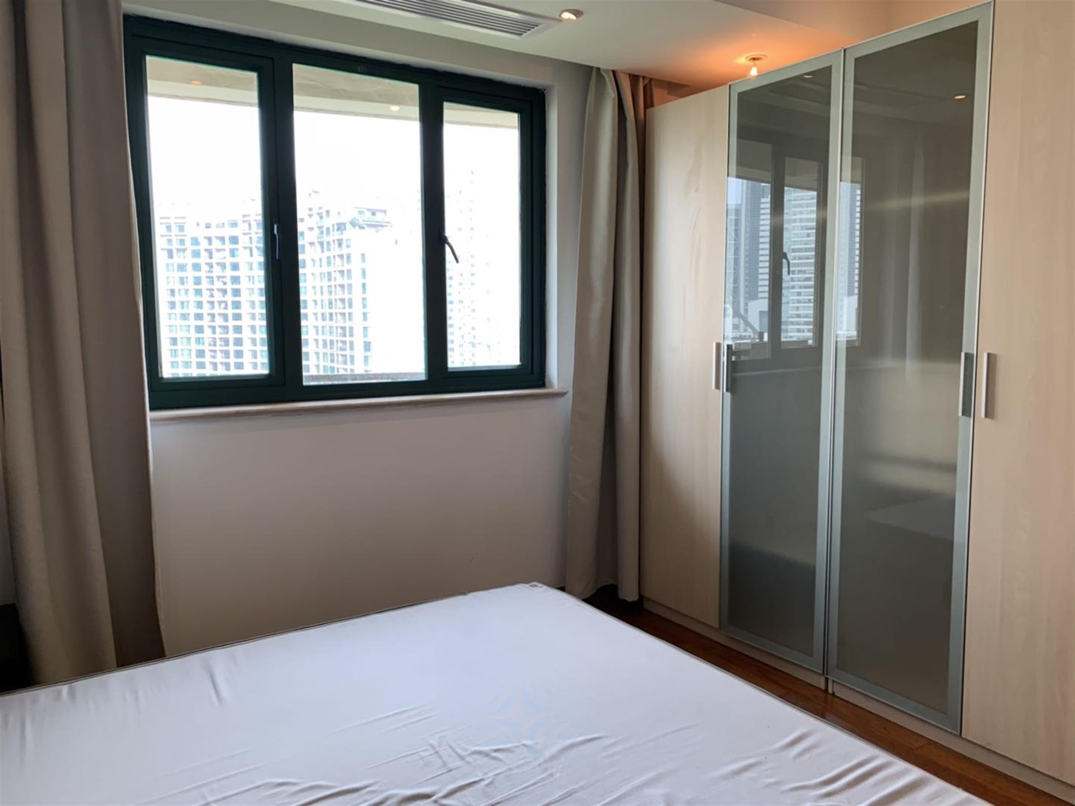 Big Beds Yanlord Garden Apartment near Lujiazui CBD for Rent in Shanghai