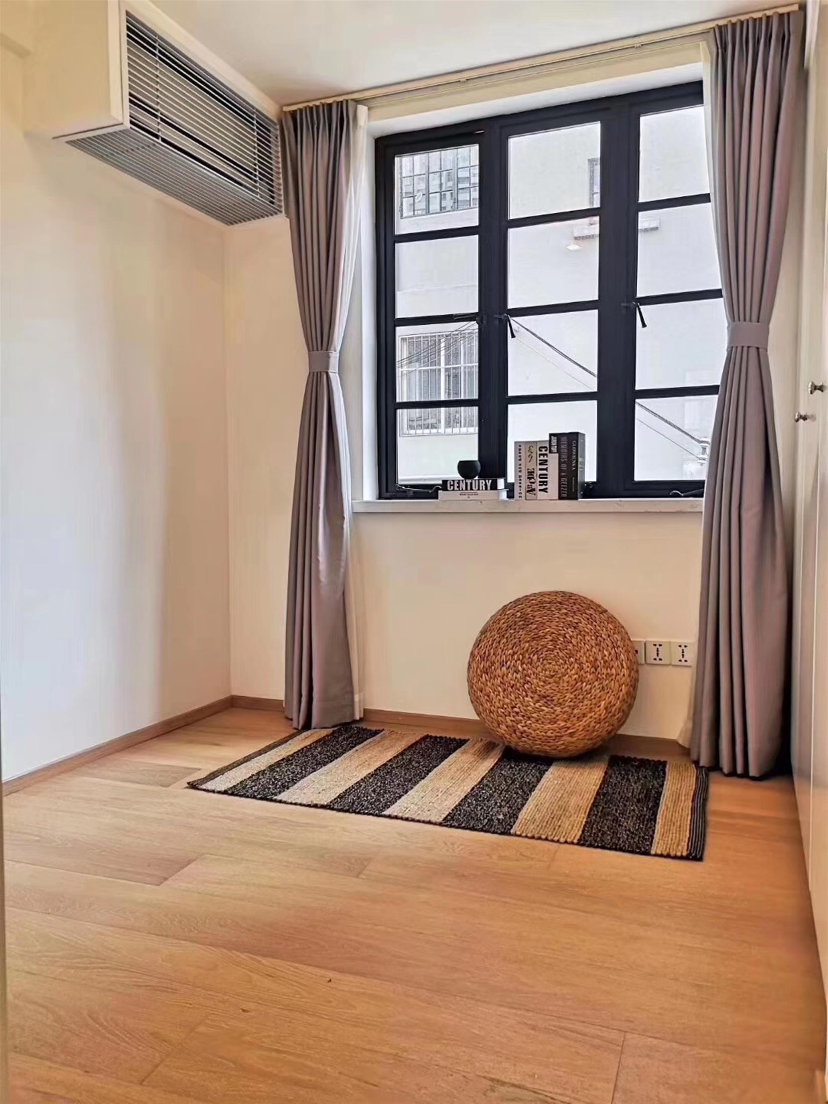 Nice floors Renovated Bright FFC Apt for Rent in Shanghai