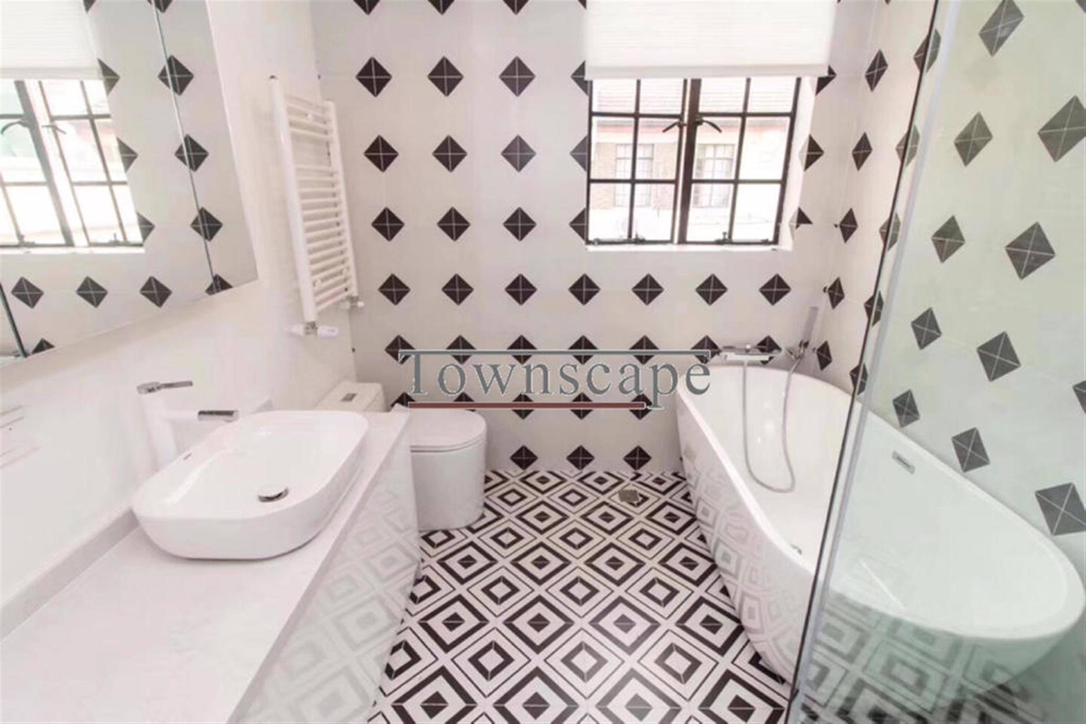 Bathtub Spacious Renovated FFC Duplex Lane House Apartment for Rent in Shanghai