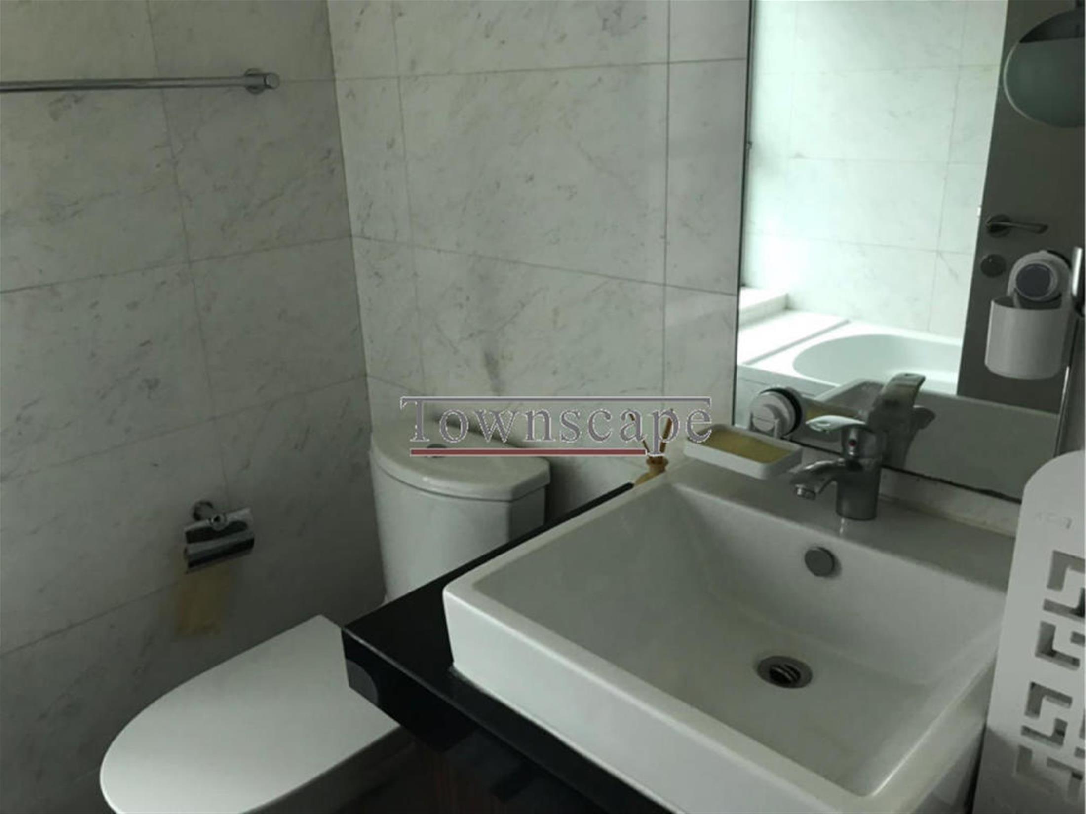 clean bathroom Discounted Cozy 8 Park Avenue Apartment w Great Views for Rent in Shanghai
