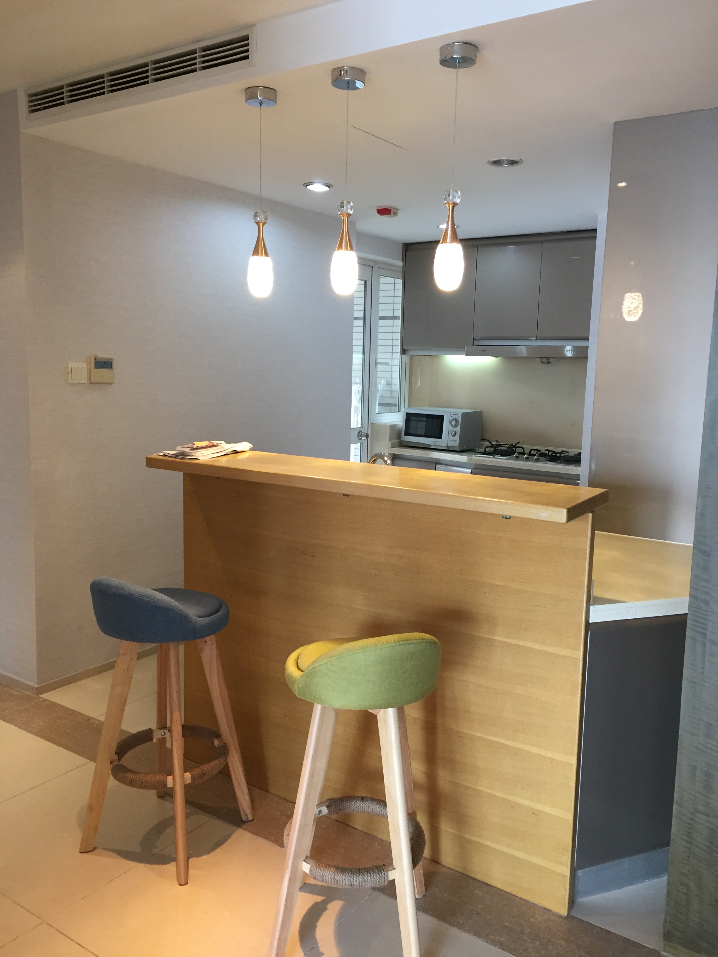 Kitchen Island Large Lux-Renovated Apartment in Top-End City Castle for Rent in Jing