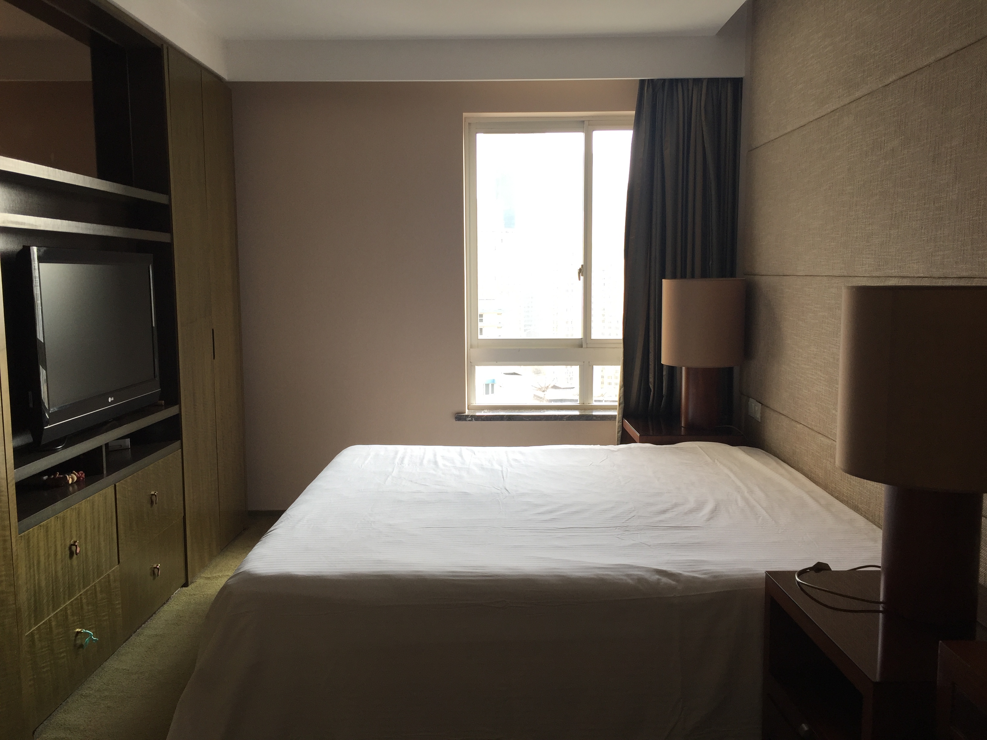 Bright Rooms Large Lux-Renovated Apartment in Top-End City Castle for Rent in Jing