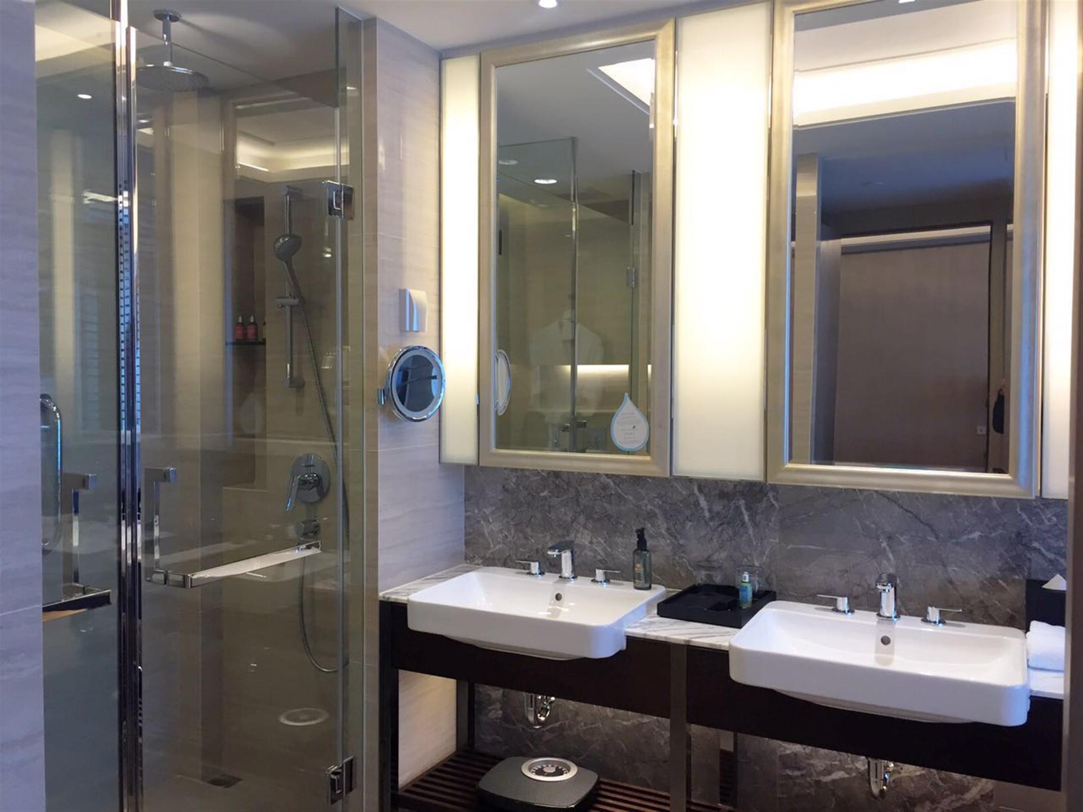 twin sinks Deluxe High-end 2BR FFC Service Apartments