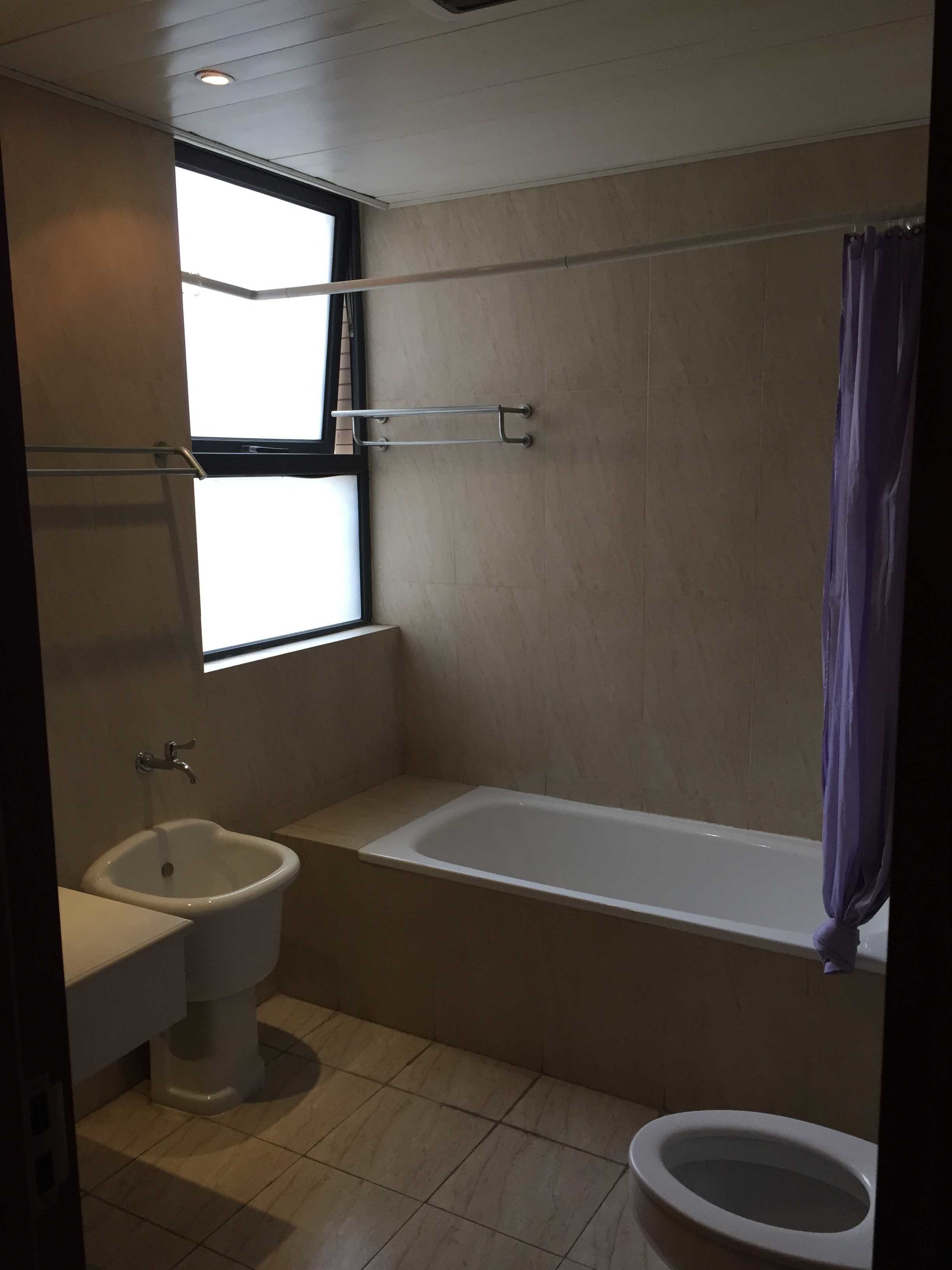 clean bathroom Good Price, Bright Spacious Apartment for Rent near Shanghai Zoo