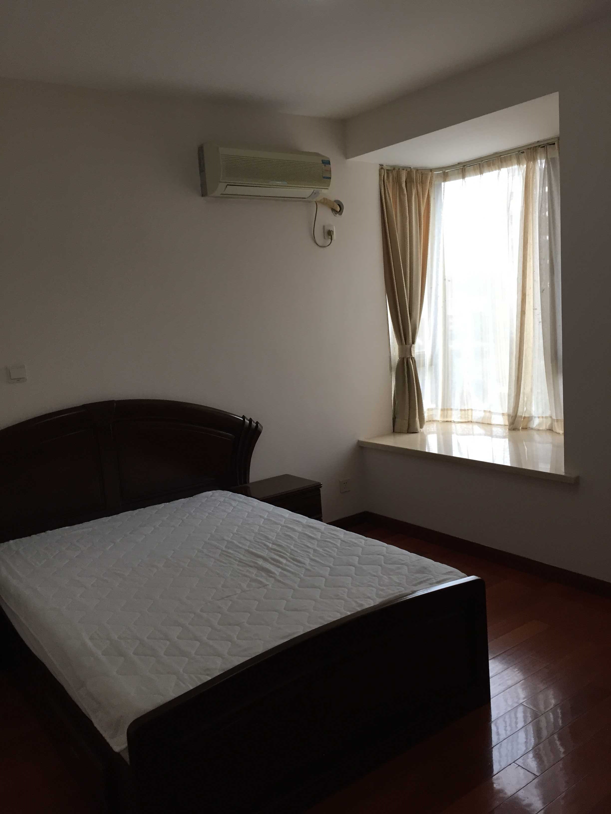alcove windows Good Price, Bright Spacious Apartment for Rent near Shanghai Zoo