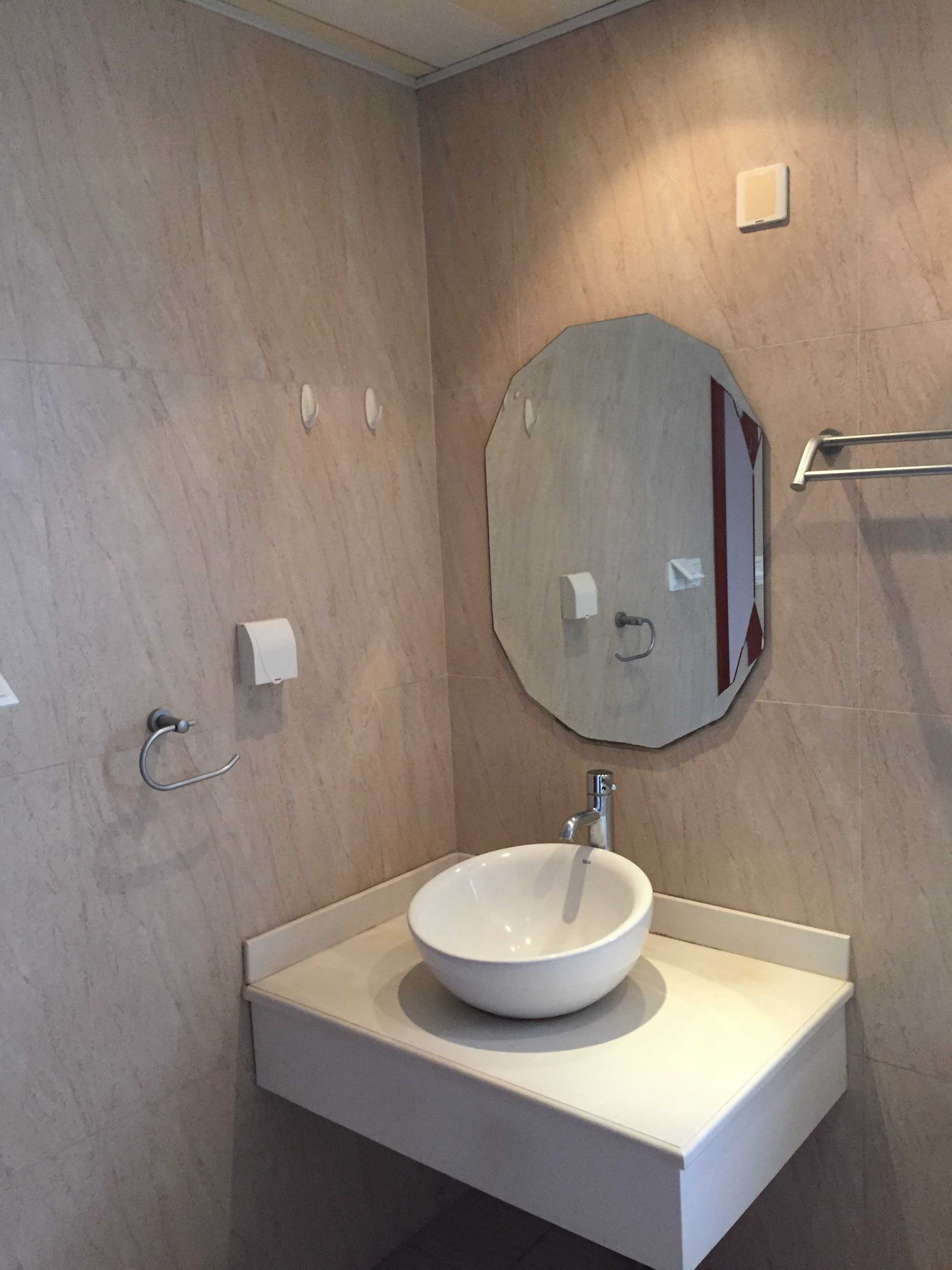 bright bathroom Good Price, Bright Spacious Apartment for Rent near Shanghai Zoo