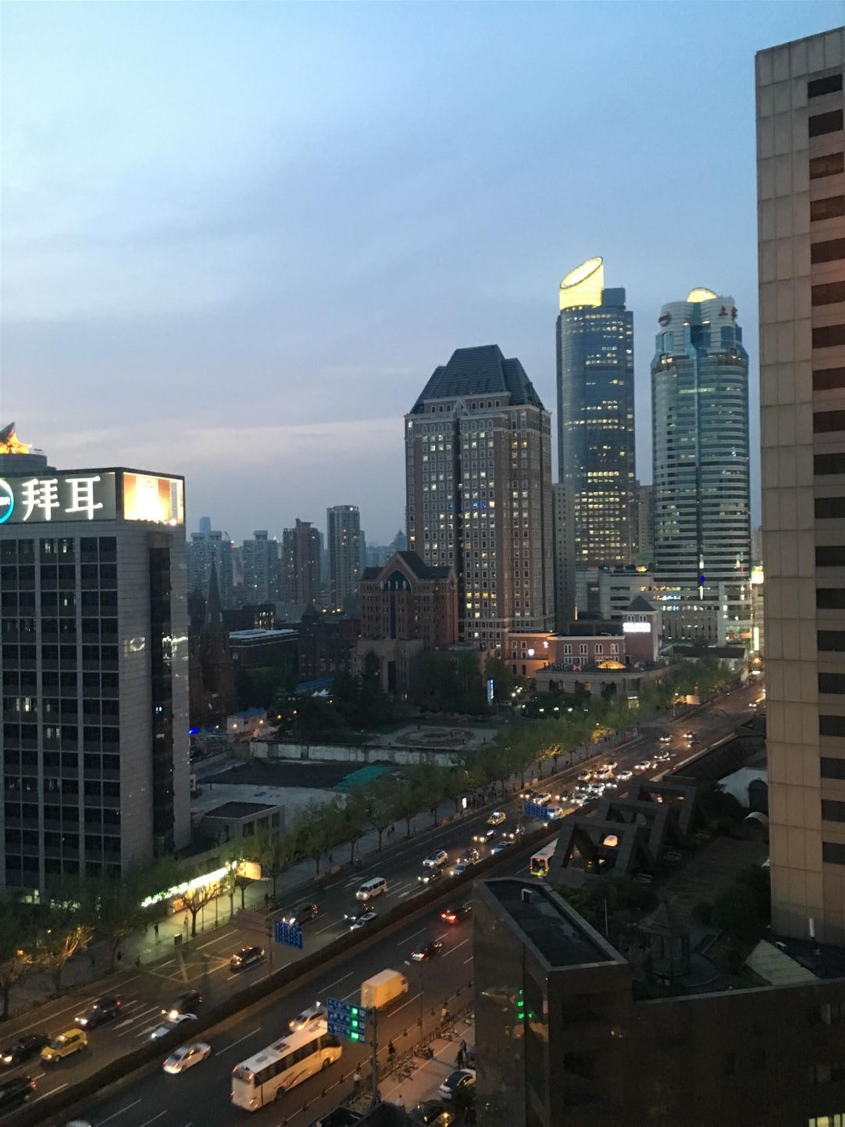 Great Views Large Apt for Rent at Great Price in Xujiahui, Shanghai