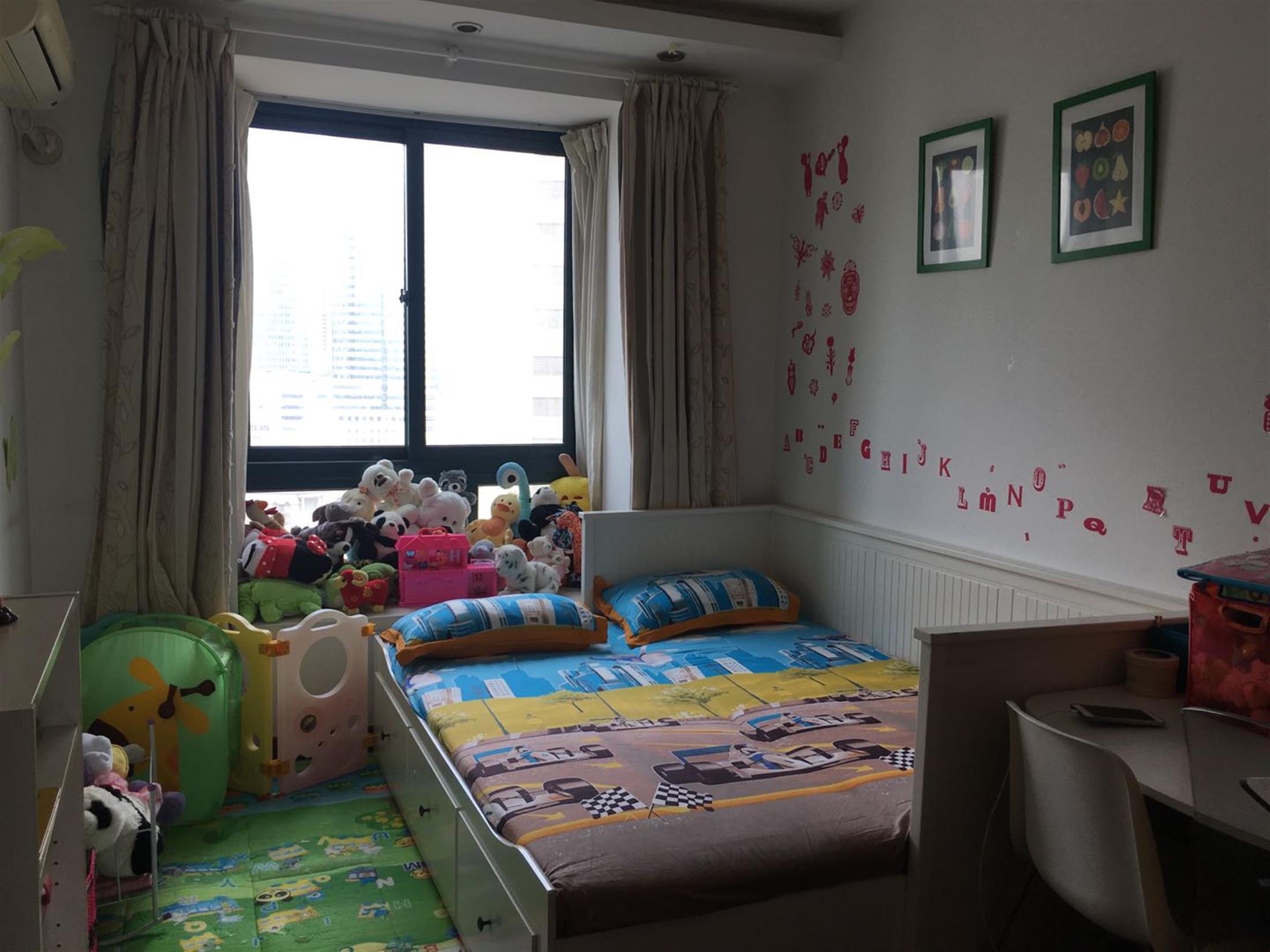 Alcove Windows Large Apt for Rent at Great Price in Xujiahui, Shanghai