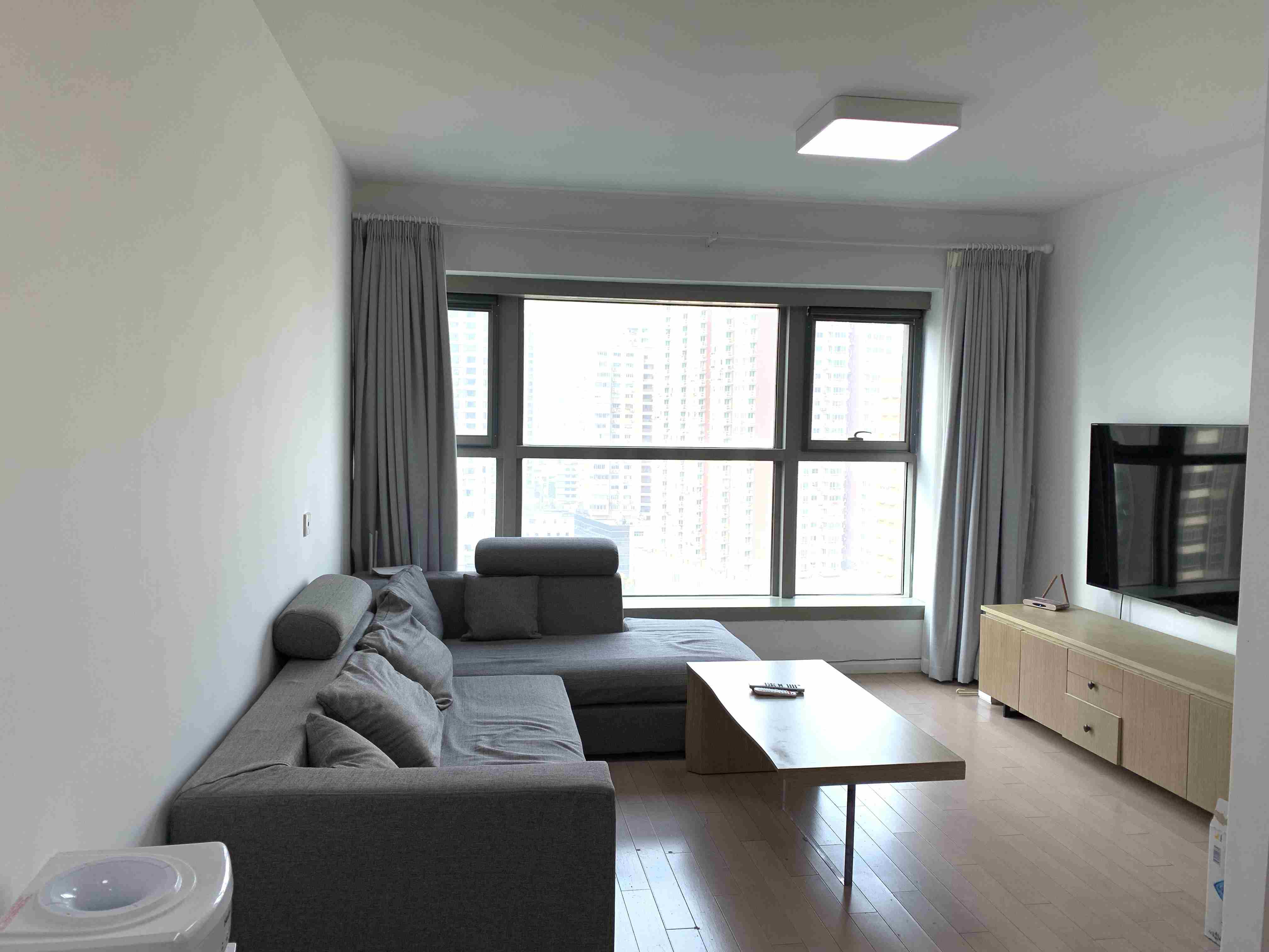 Bright Spacious Jing'an 8 Park Ave Apartment for Rent in Shan