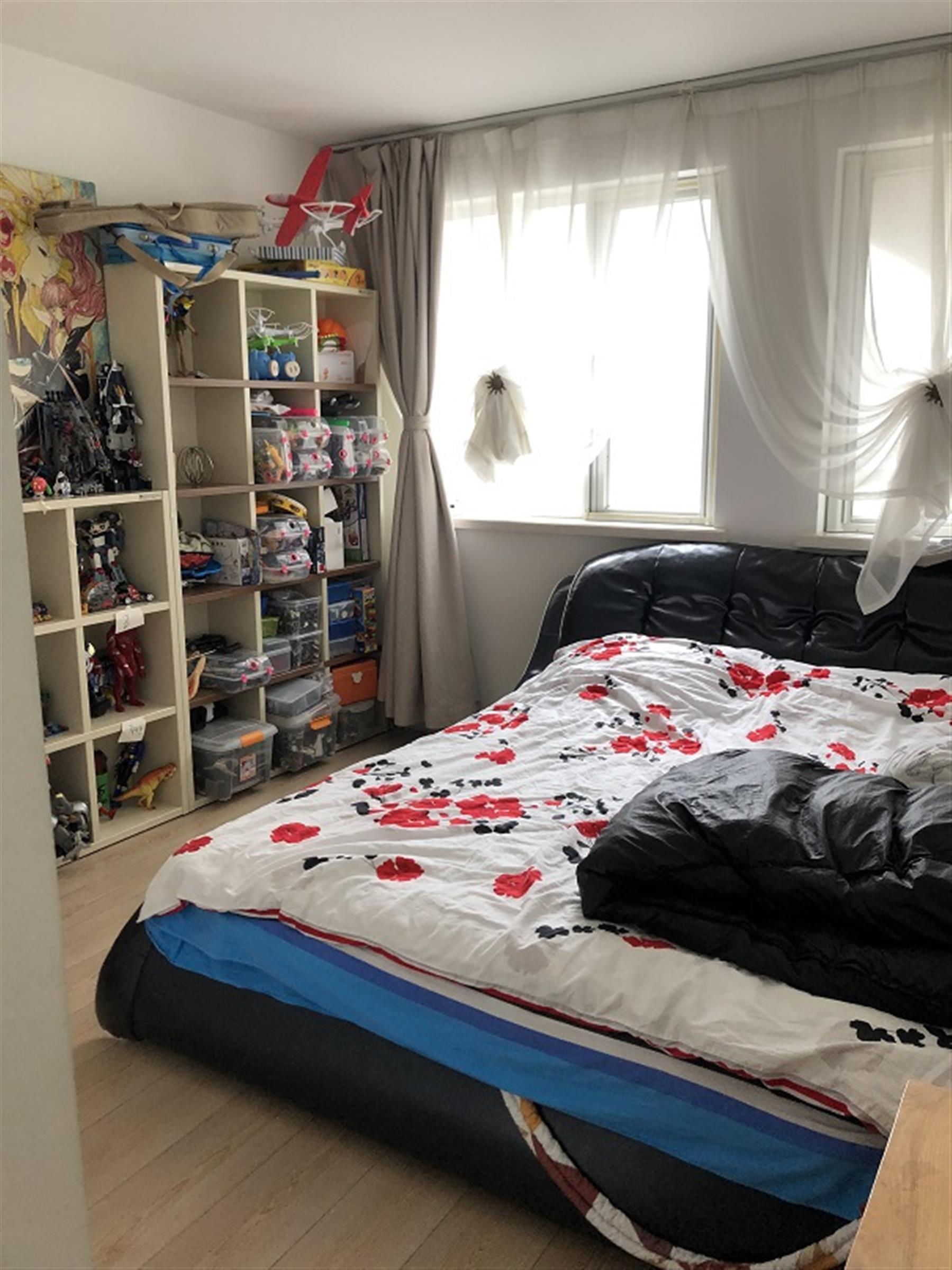 Kid`s room Comfortable Bright Spacious Gubei Apt nr Intl Schools for Rent in Shanghai