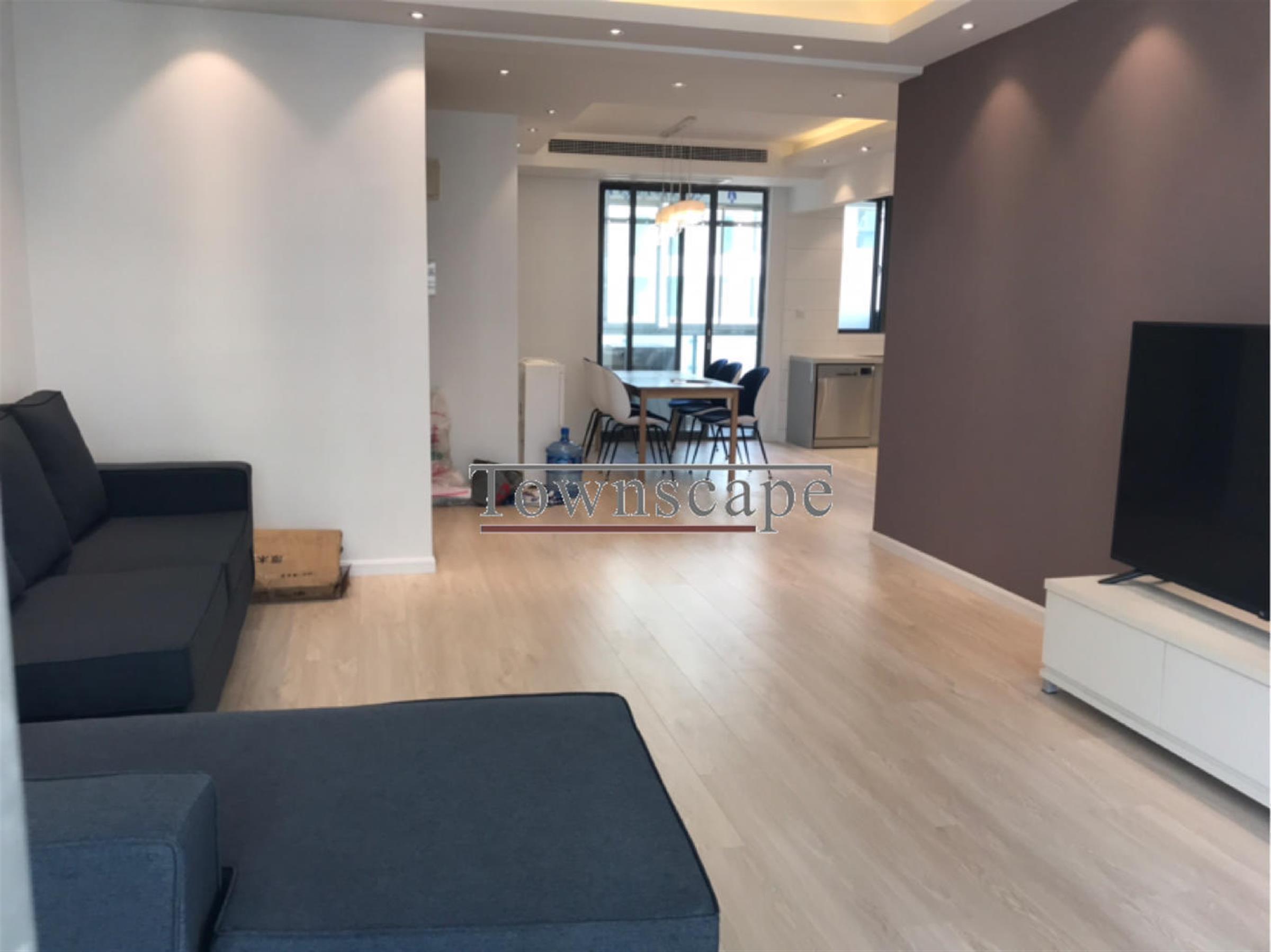 Nice furniture New Bright Spacious Apartment in High-End Top-of-City in Jing