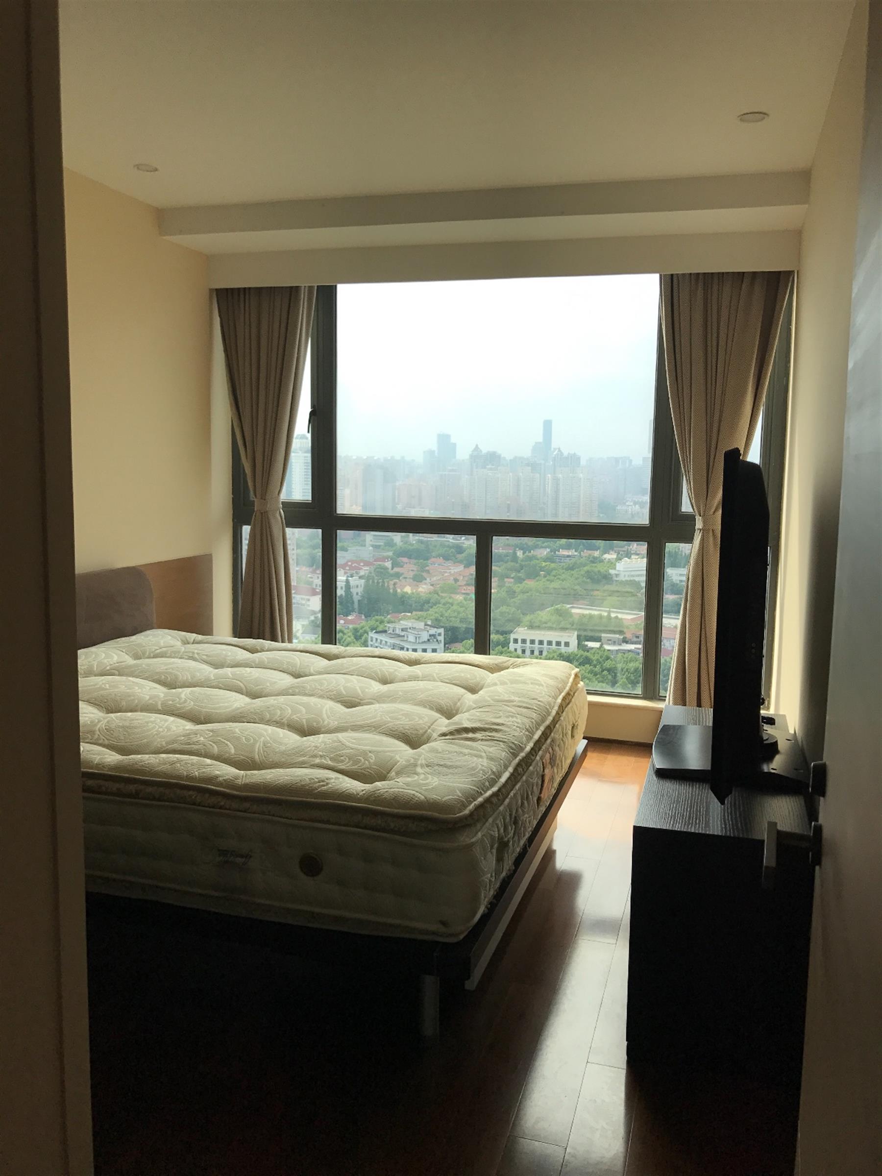 Nice view Large Xujiahui Apartment w 2 Balconies & Great Views