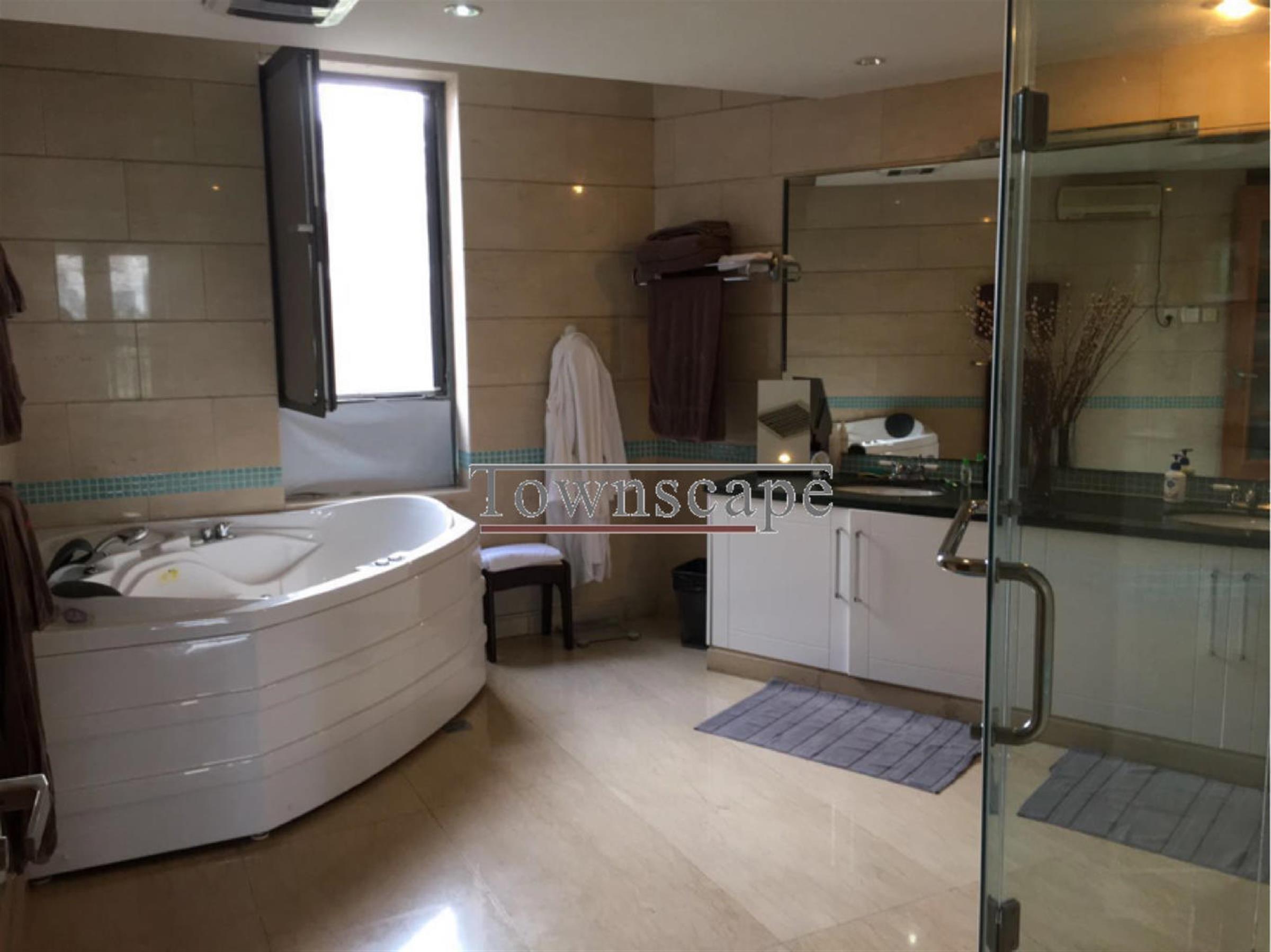 Big Jacuzzi Family Living in Uber-Large Green Court Apartment For Rent in Shanghai