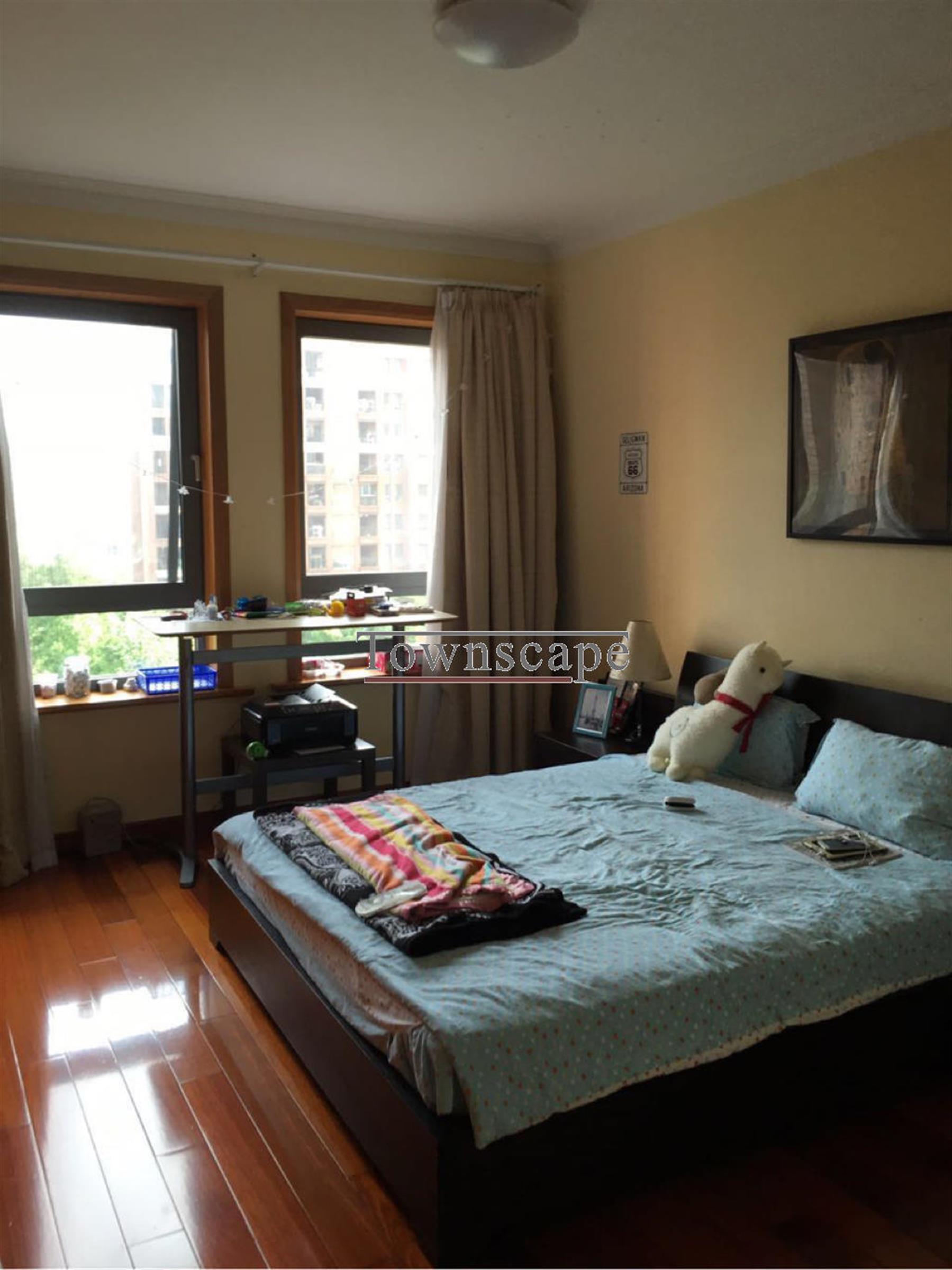 Bright Bedroom Family Living in Uber-Large Green Court Apartment For Rent in Shanghai