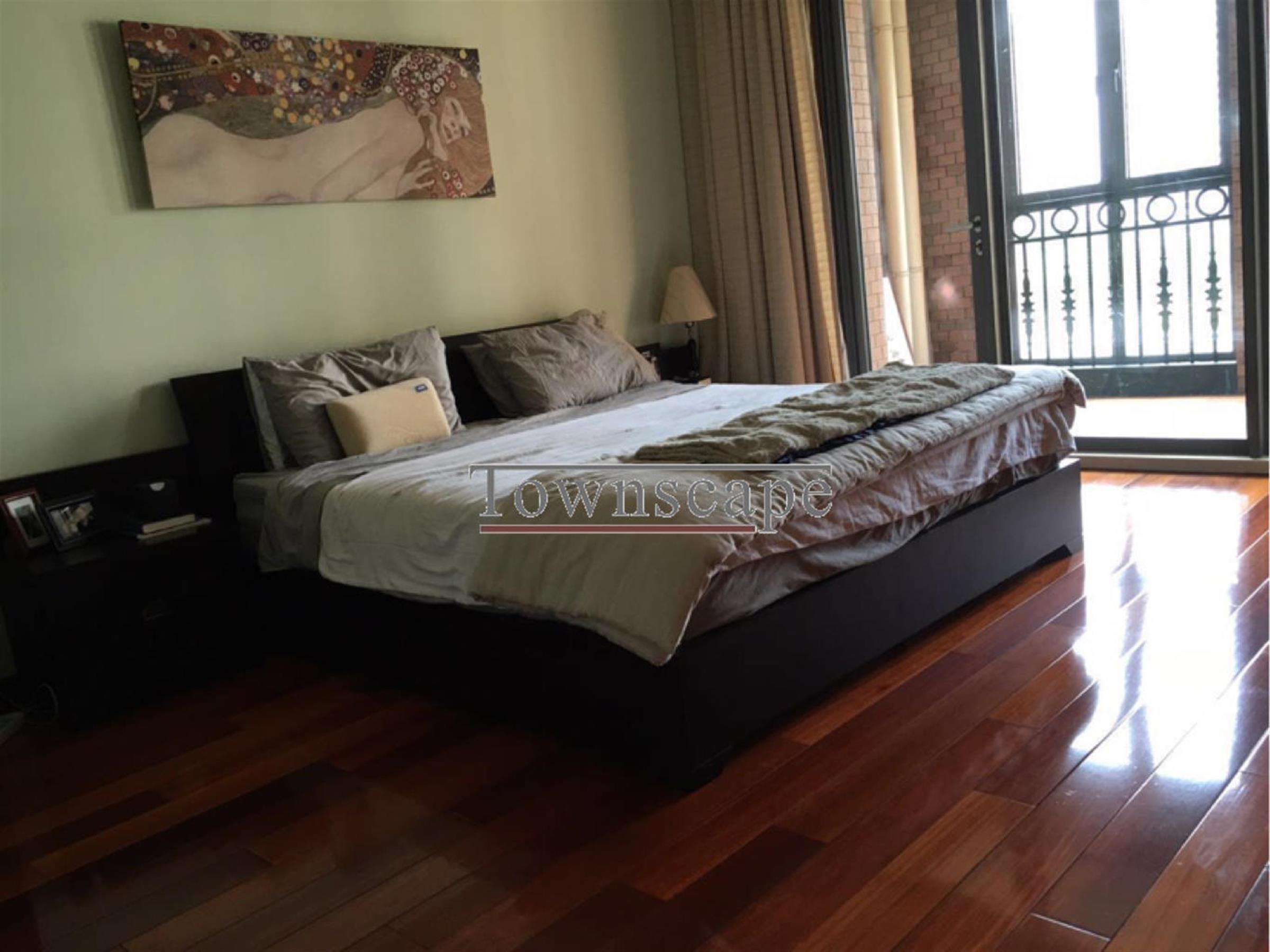 Bedroom with Balcony Family Living in Uber-Large Green Court Apartment For Rent in Shanghai