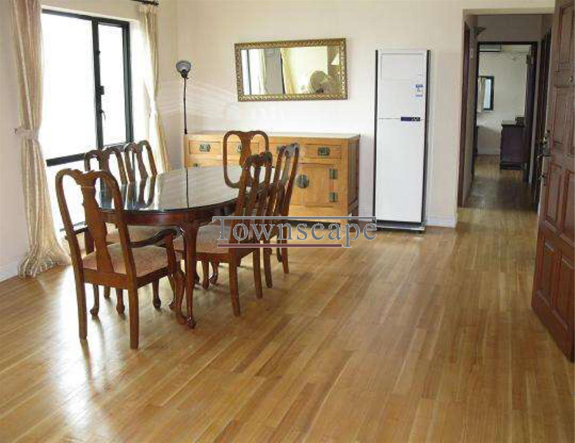 nice floors Great Views, Location, n Price for Large FFC Apt for Rent in Shanghai