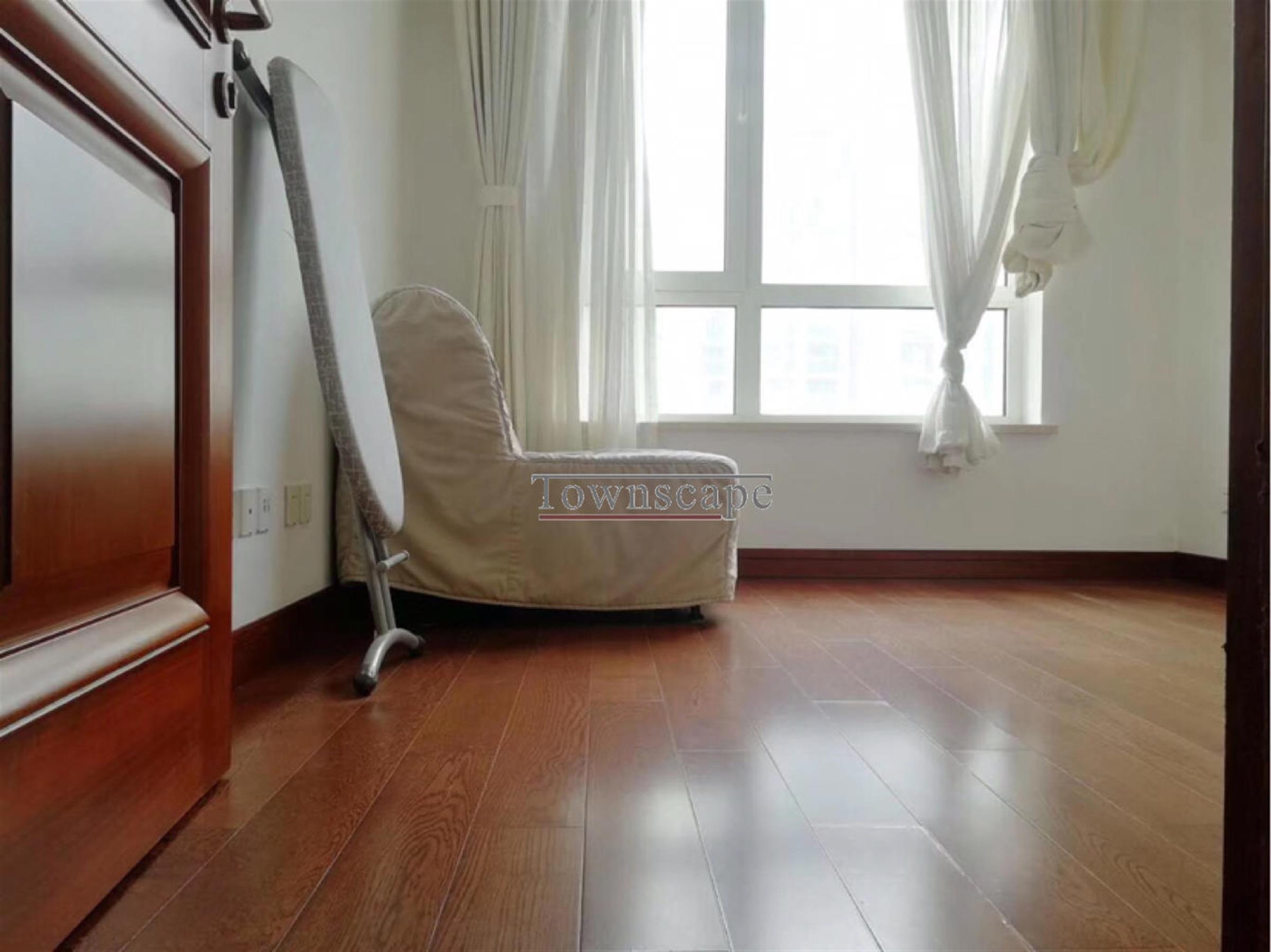 Bright windows Spacious Apartment in Popular Modern High-end Jing’an Compound for Rent