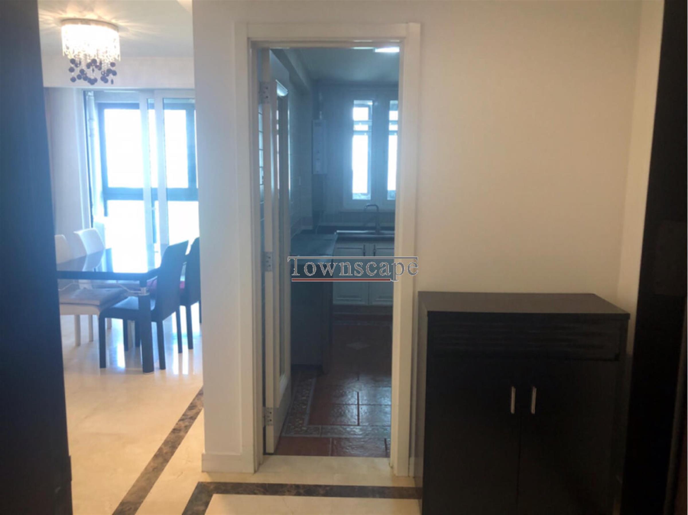 Convenient Layout Large Apartment in Modern Popular High-end Jing’an Compound for Rent