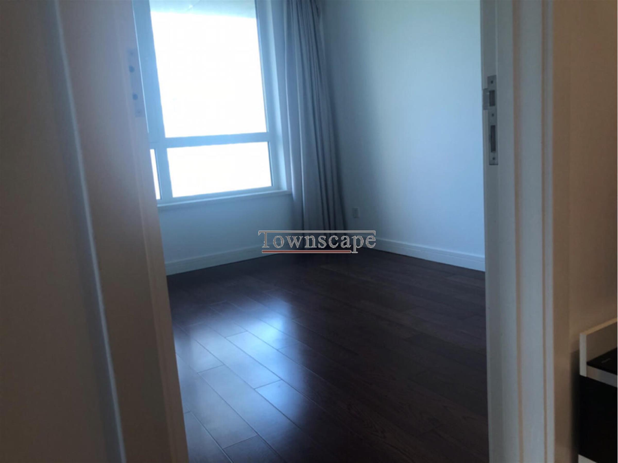 Nice floors Large Apartment in Modern Popular High-end Jing’an Compound for Rent