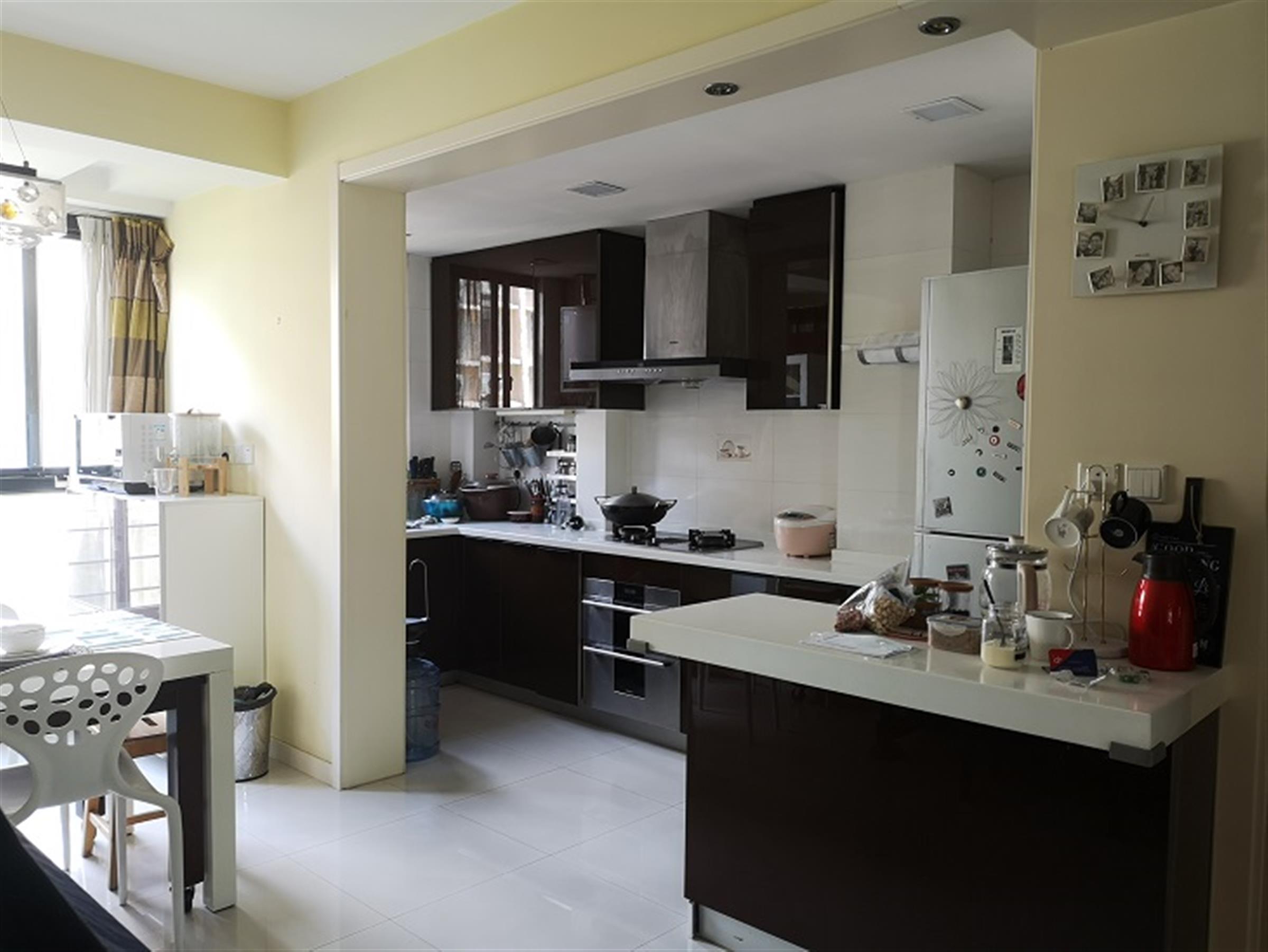 Open Kitchen Quiet Fresh Air among Treetops nr Shanghai Zoo w Spacious Bright Apt for Rent