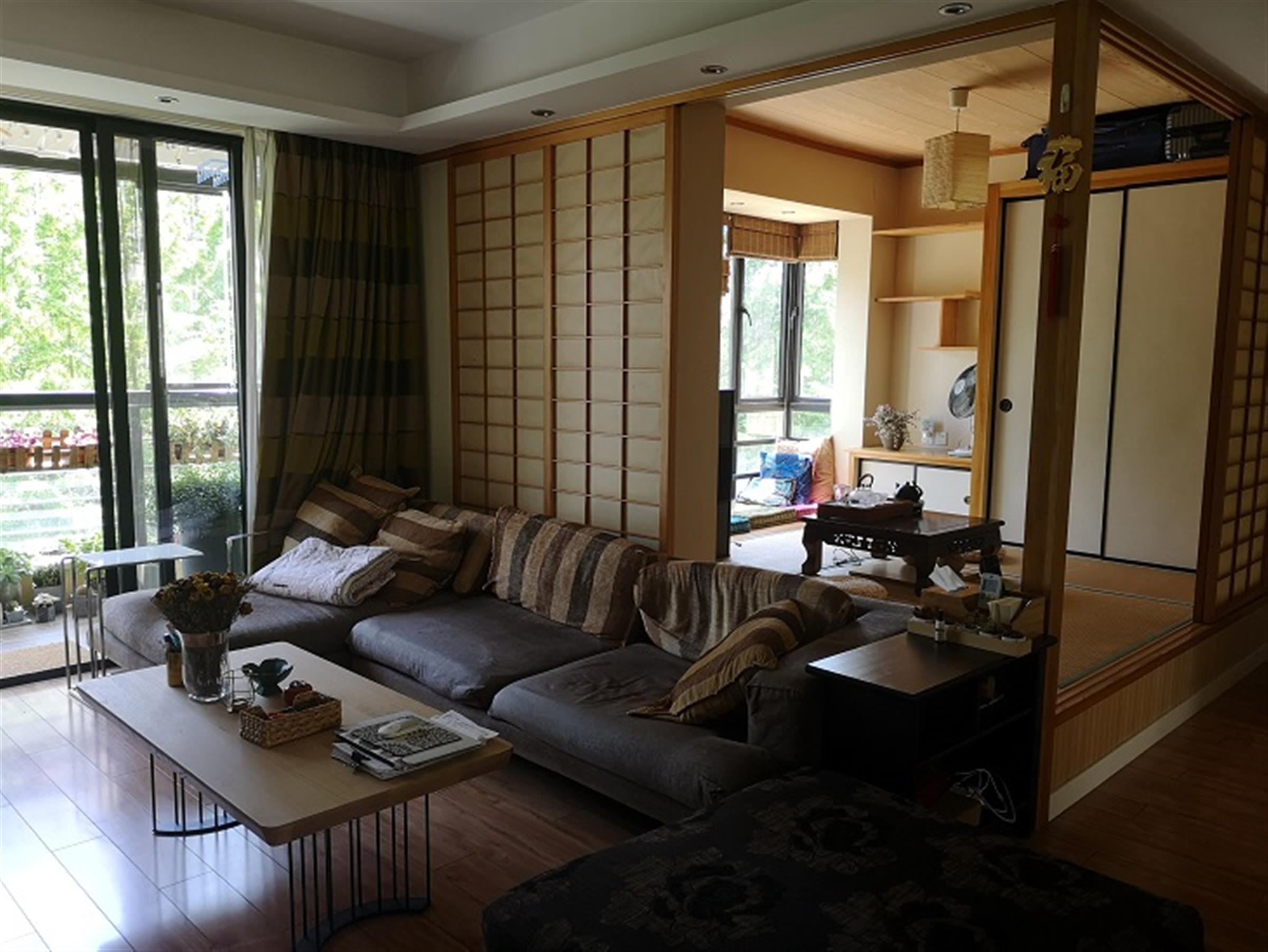 open space Quiet Fresh Air among Treetops nr Shanghai Zoo w Spacious Bright Apt for Rent