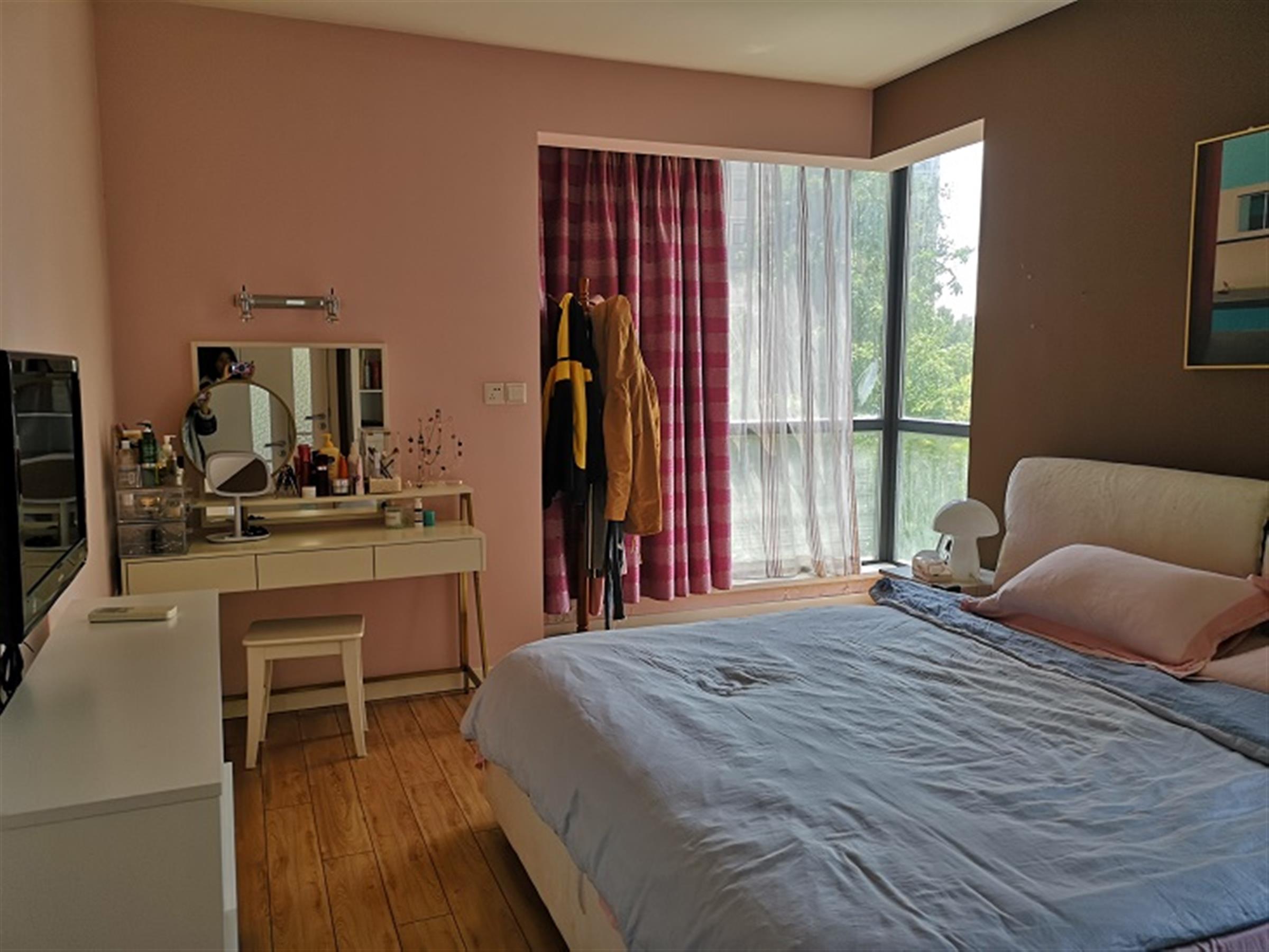 big beds Quiet Fresh Air among Treetops nr Shanghai Zoo w Spacious Bright Apt for Rent