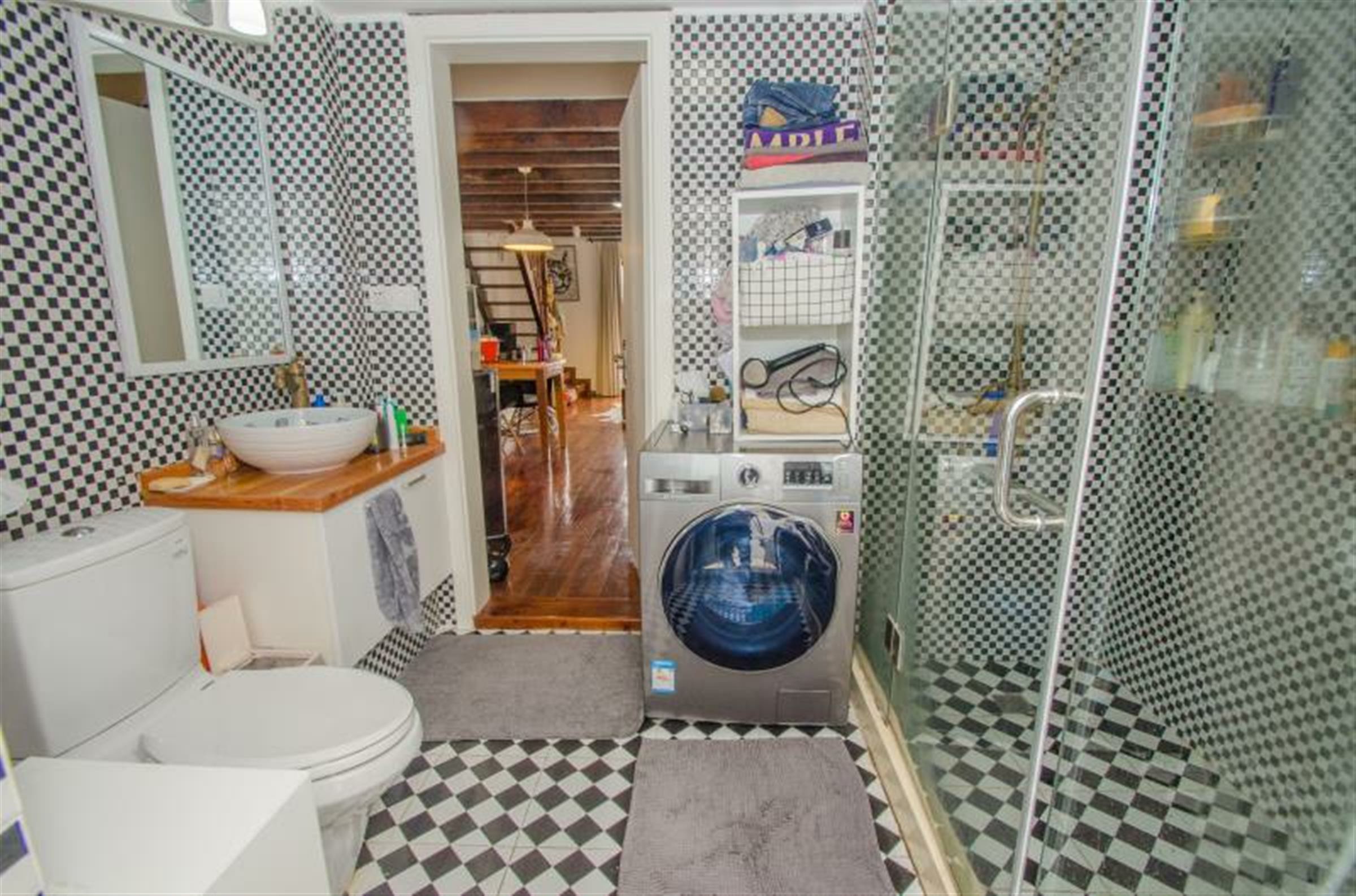 Shiny bathroom Cozy Spacious Duplex nr Tianzifang and Xintiandi