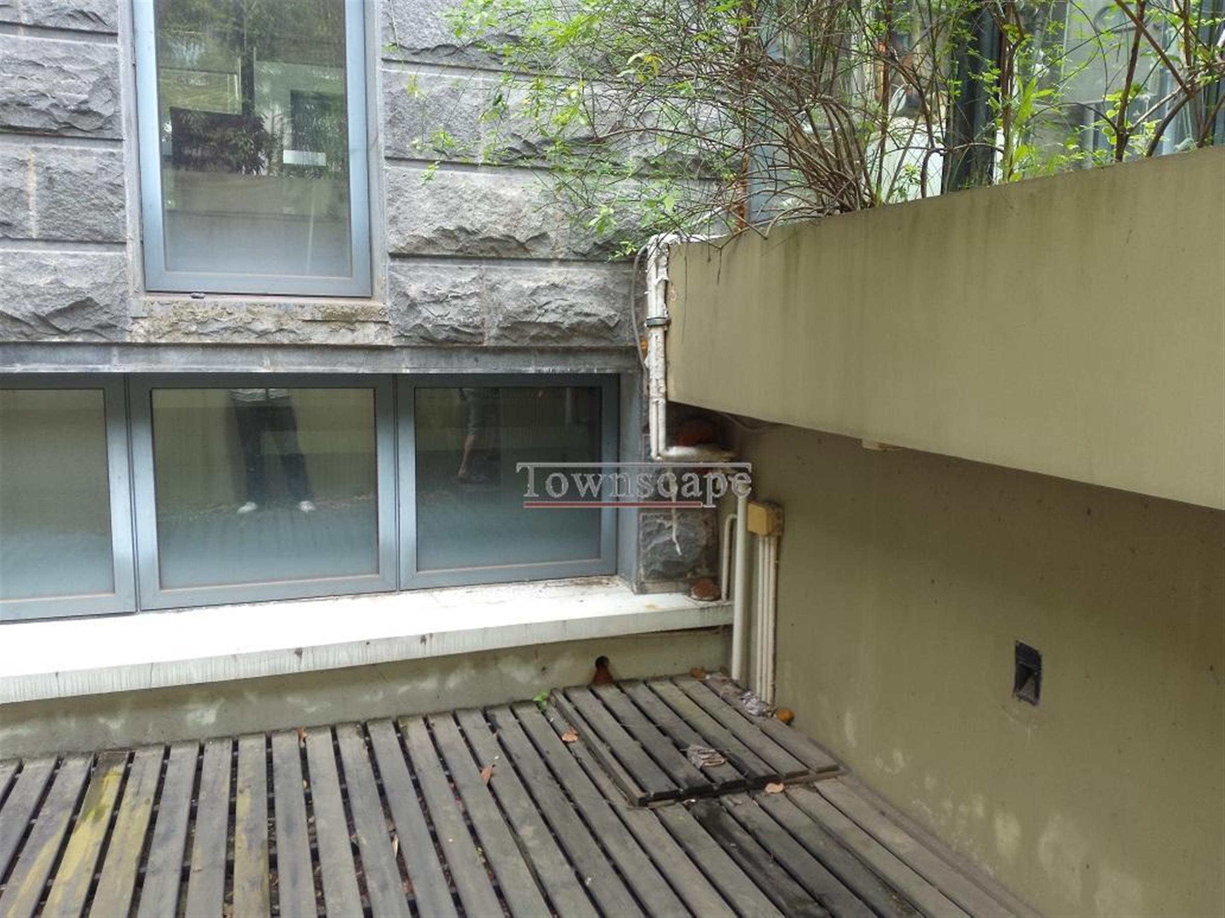 terrace Big Villa for Low Price in Lakeside Villas Near Shangahai Intl Schools for Rent