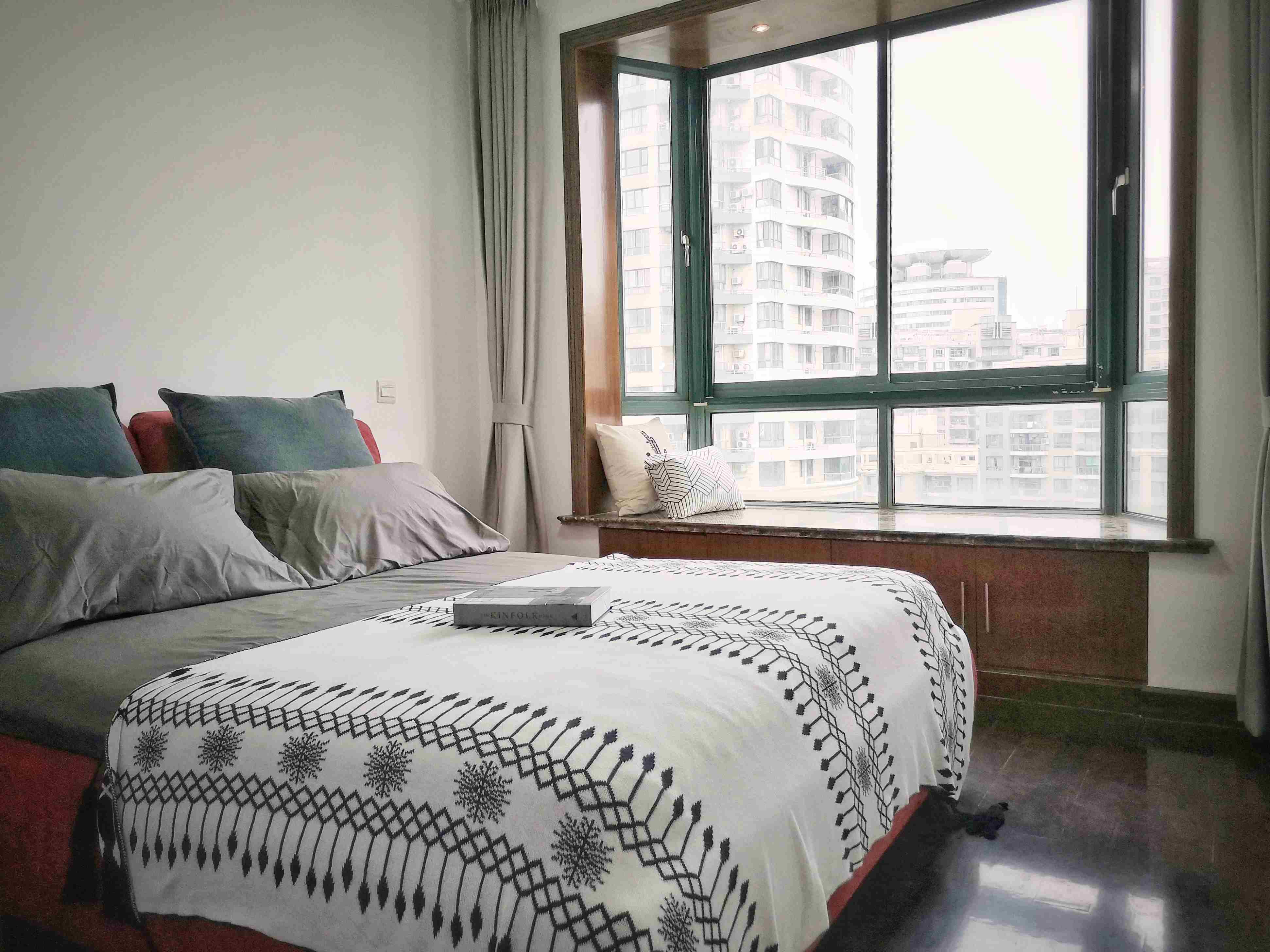 big bay windows Bright Spacious 3BR Apt for Rent nr Suzhou Creek in Shanghai