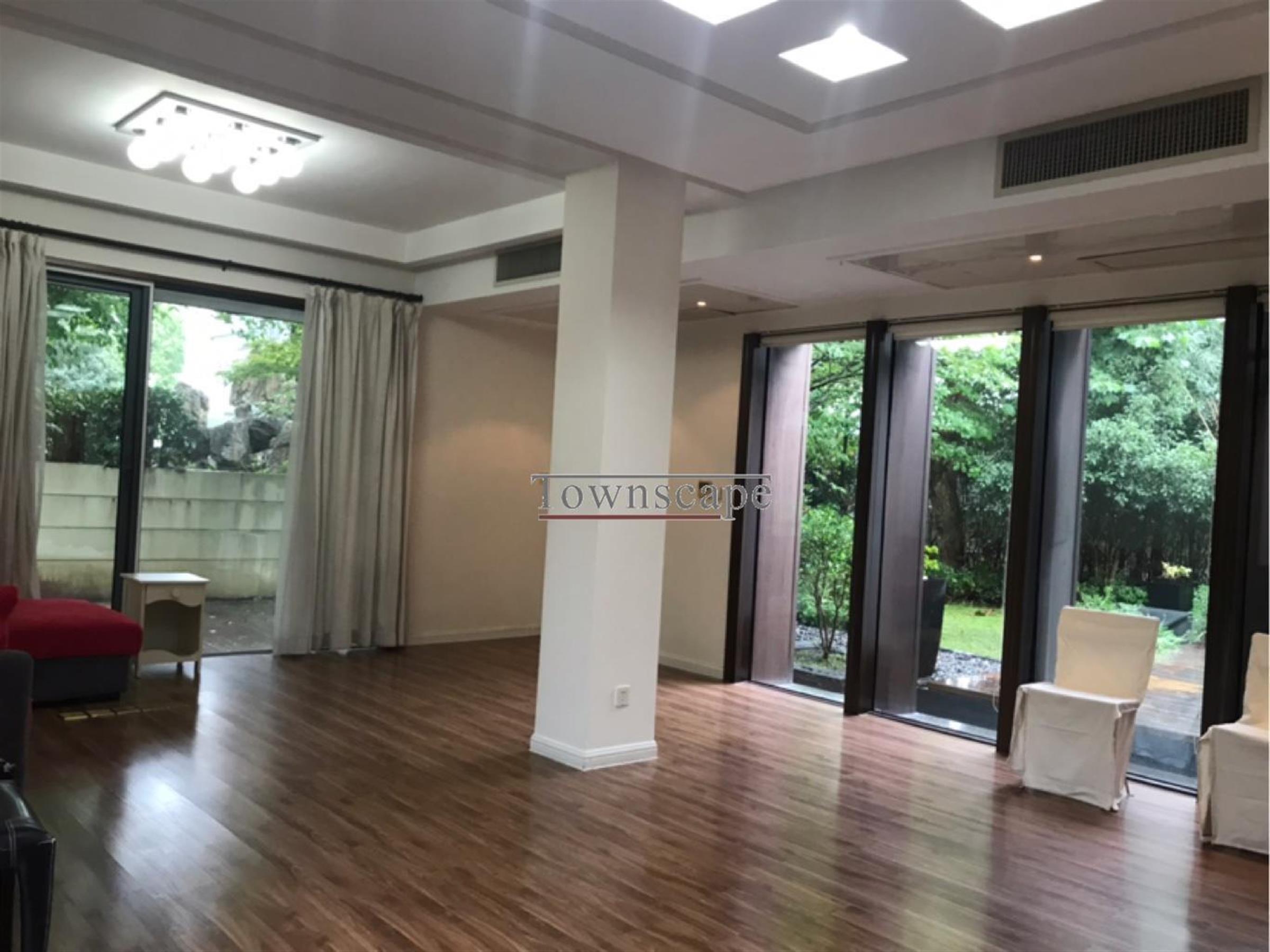 large living room Big Villa for Low Price in Lakeside Villas Near Shanghai Intl Schools for Rent
