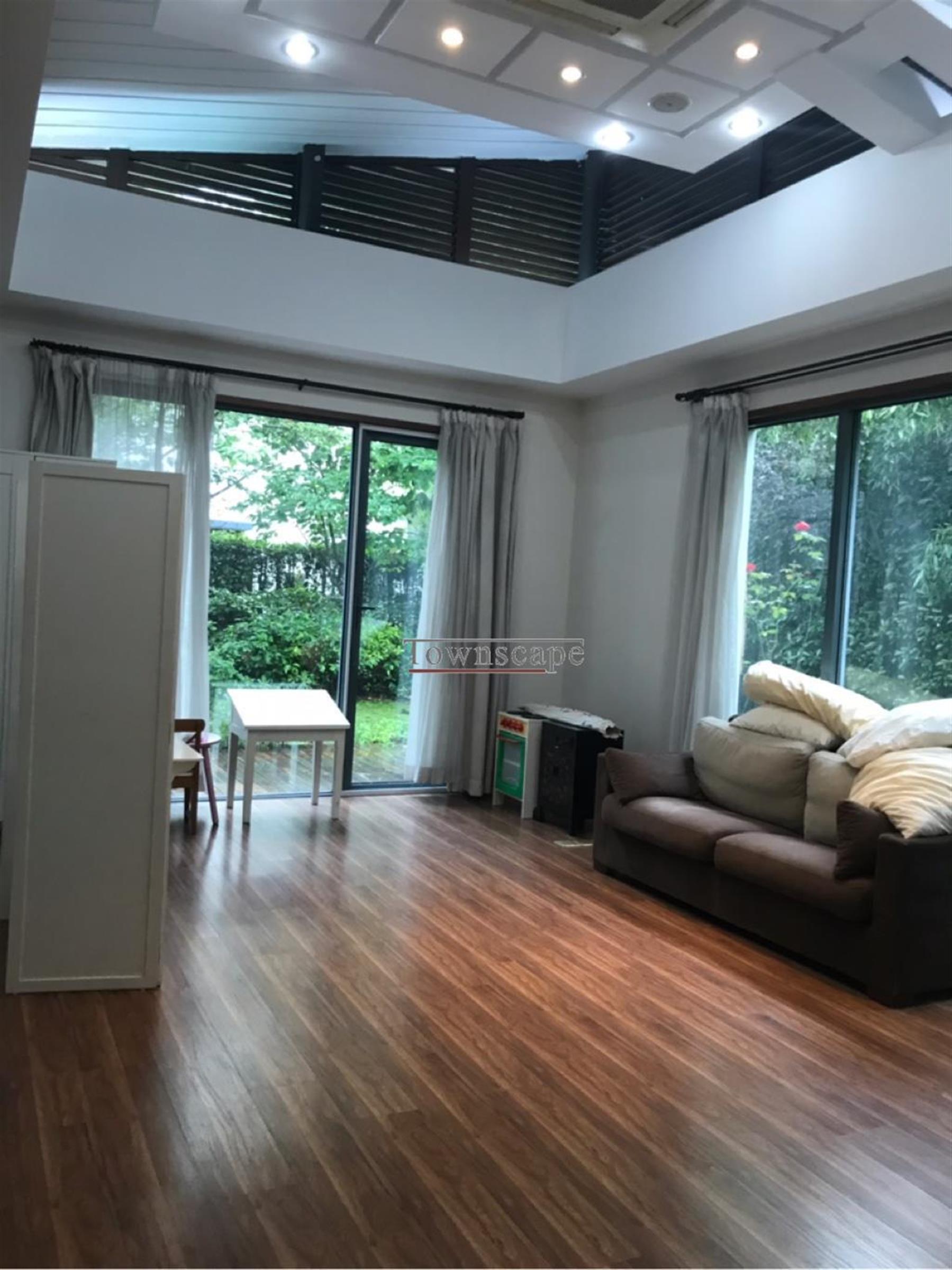 bright windows Big Villa for Low Price in Lakeside Villas Near Shanghai Intl Schools for Rent
