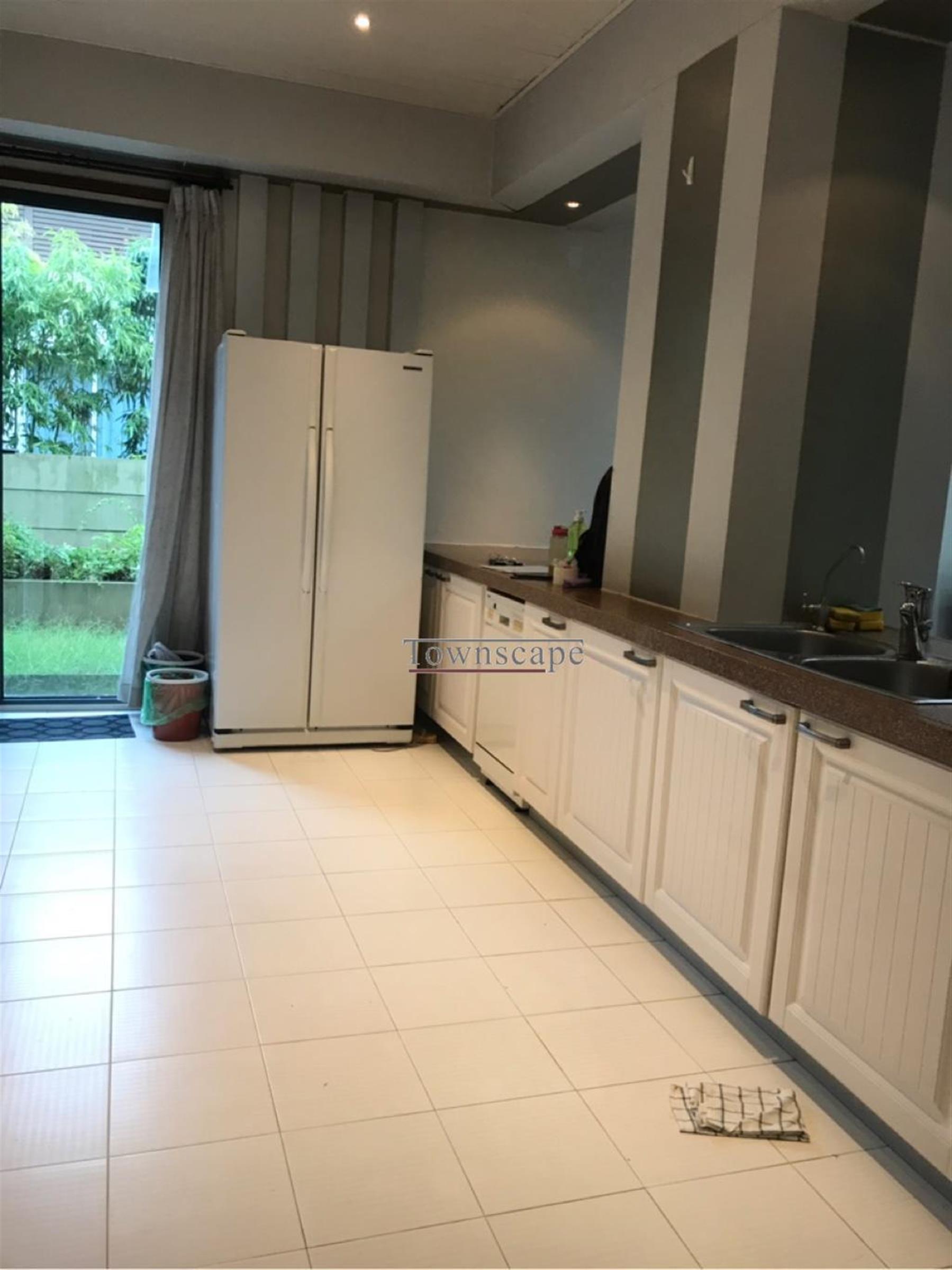 big fridge Big Villa for Low Price in Lakeside Villas Near Shanghai Intl Schools for Rent