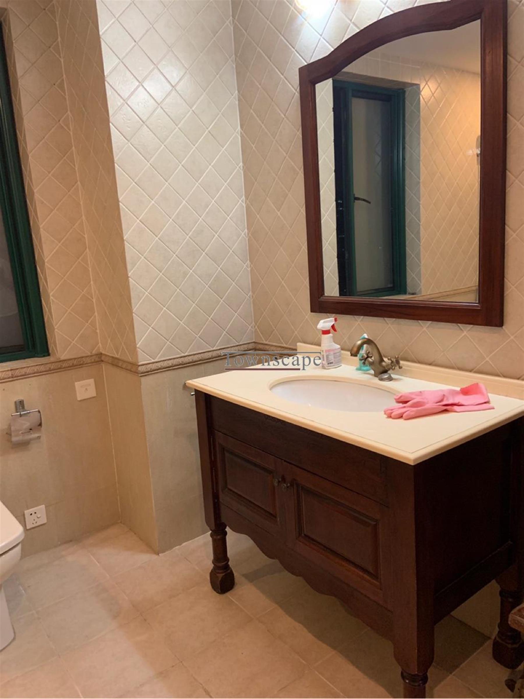 classy furnishings Elegant 3BR Classically Furnished Gubei Apt for Rent in Shanghai