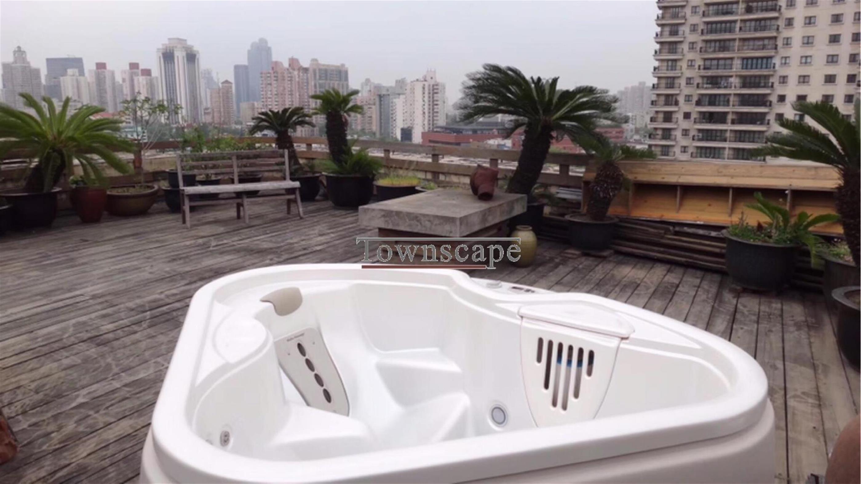 jacuzzi Must-see Hand-crafted VIP FFC Duplex Penthouse for Rent in Shanghai