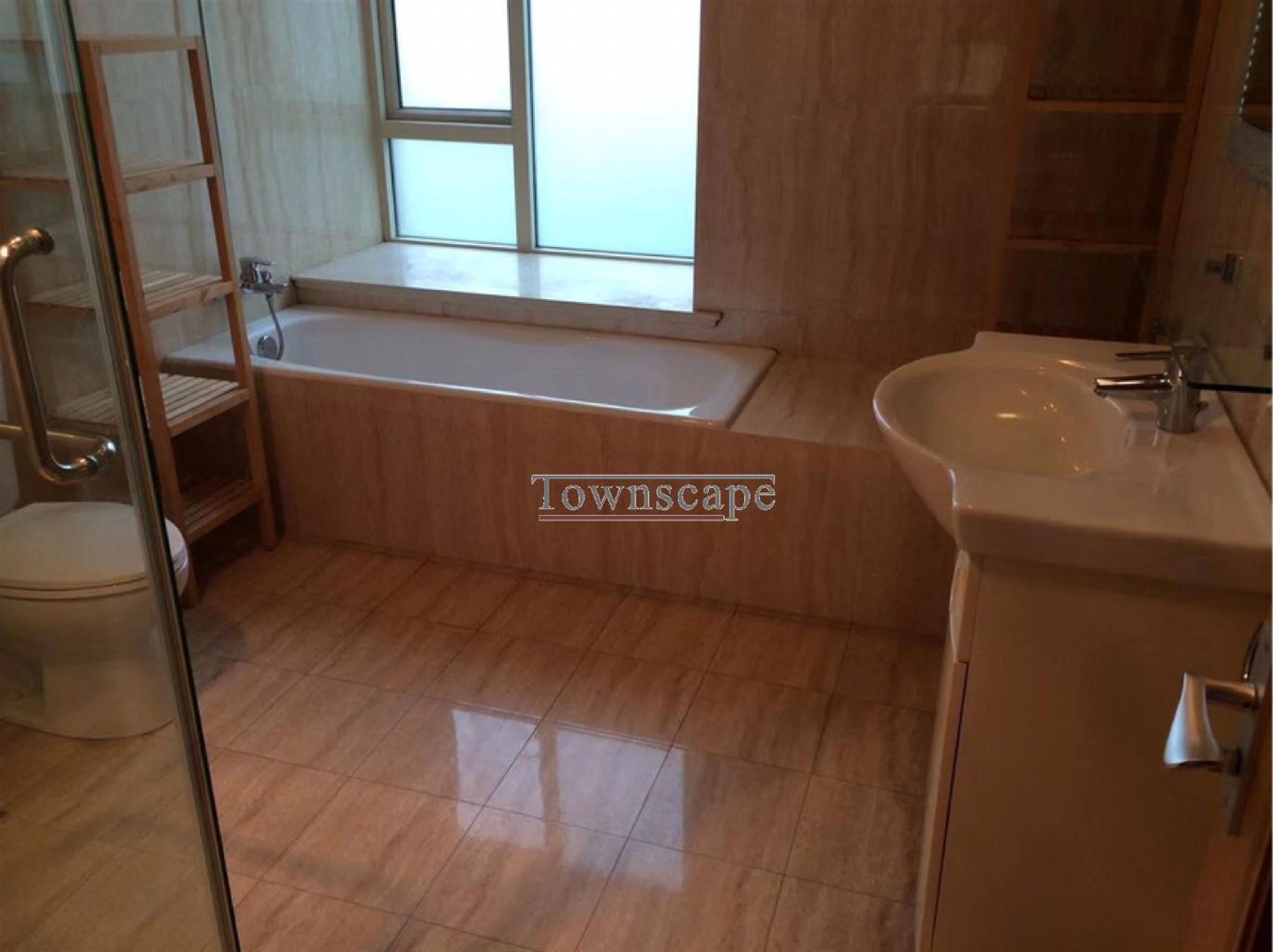 Comfy 3BR LaDoll Apt for Rent in Shanghai