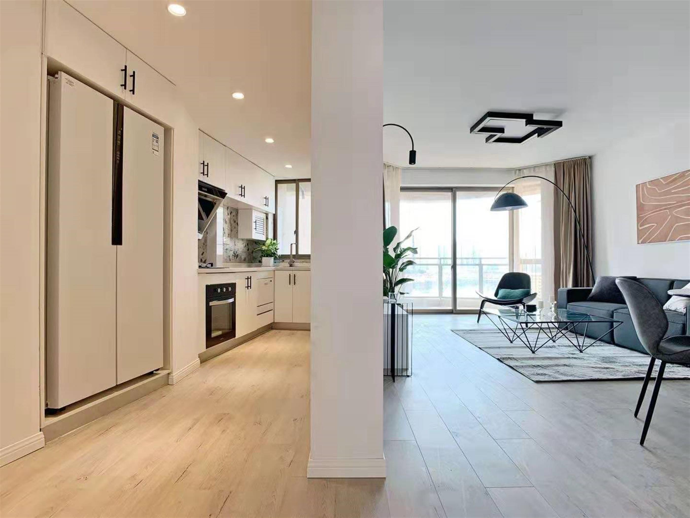 Open Kitchen Modern Bright Spacious Suzhou Creek Apartment for Rent in Jing