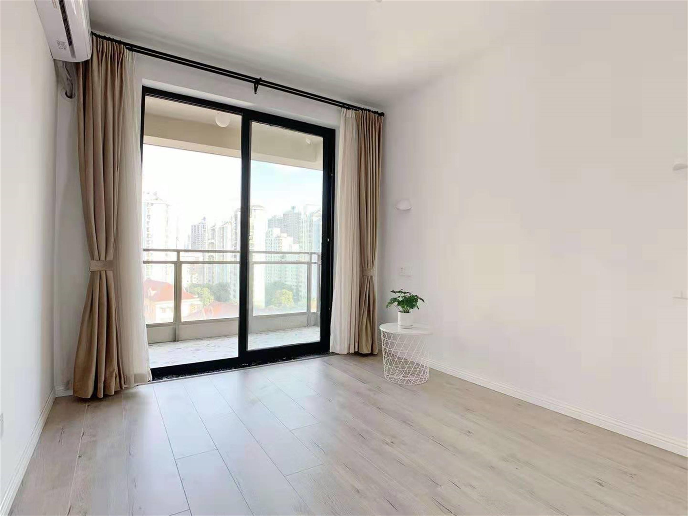 Bright Rooms Modern Bright Spacious Suzhou Creek Apartment for Rent in Jing