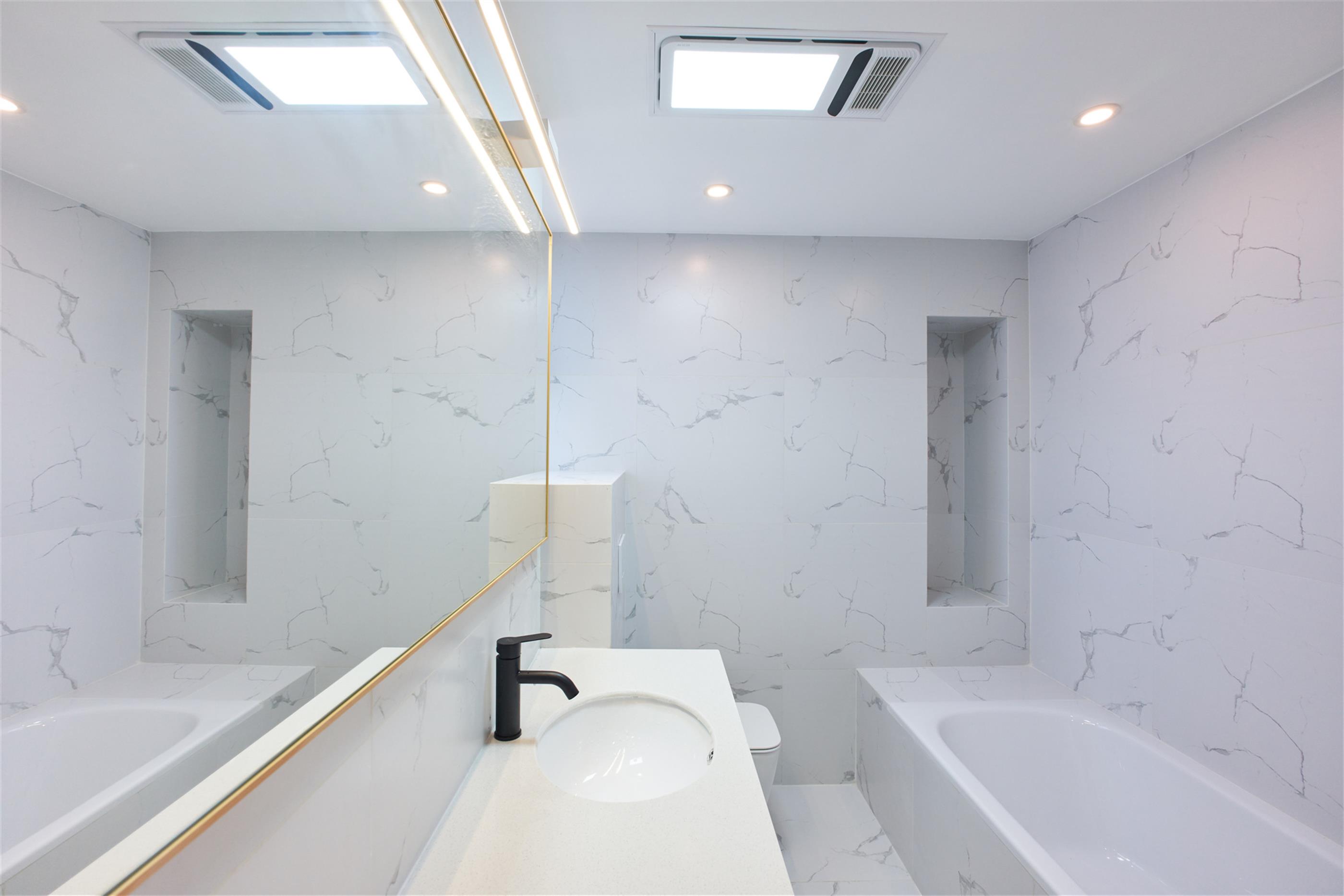 bathtub Modern 3BR Apt w Fantastic River View nr LN 4,8 for Rent in Shanghai