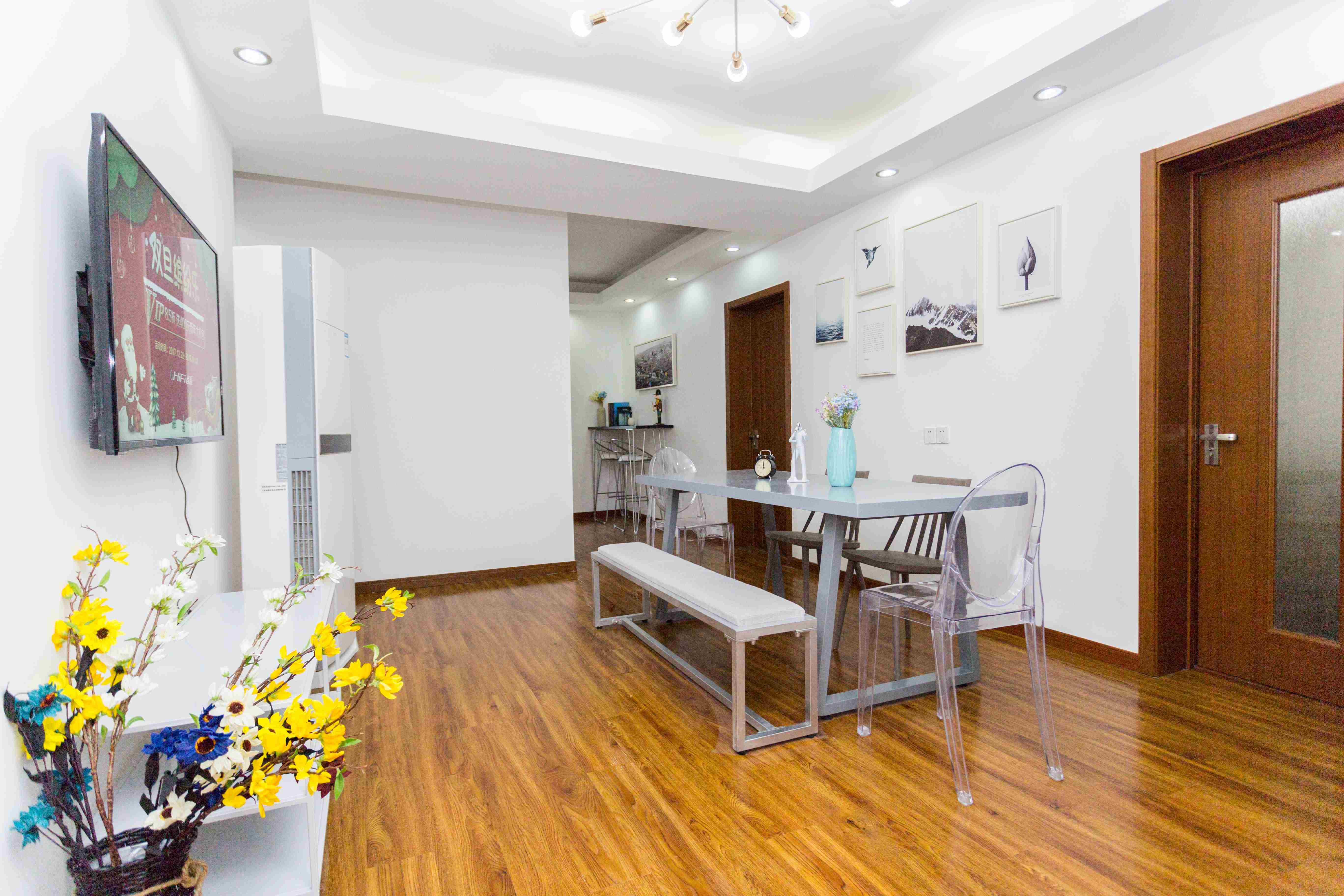 Pretty floors Bright 4BR Fantastic Views & Convenient W Nanjing Rd LN 2/12/13 for Rent in Shanghai