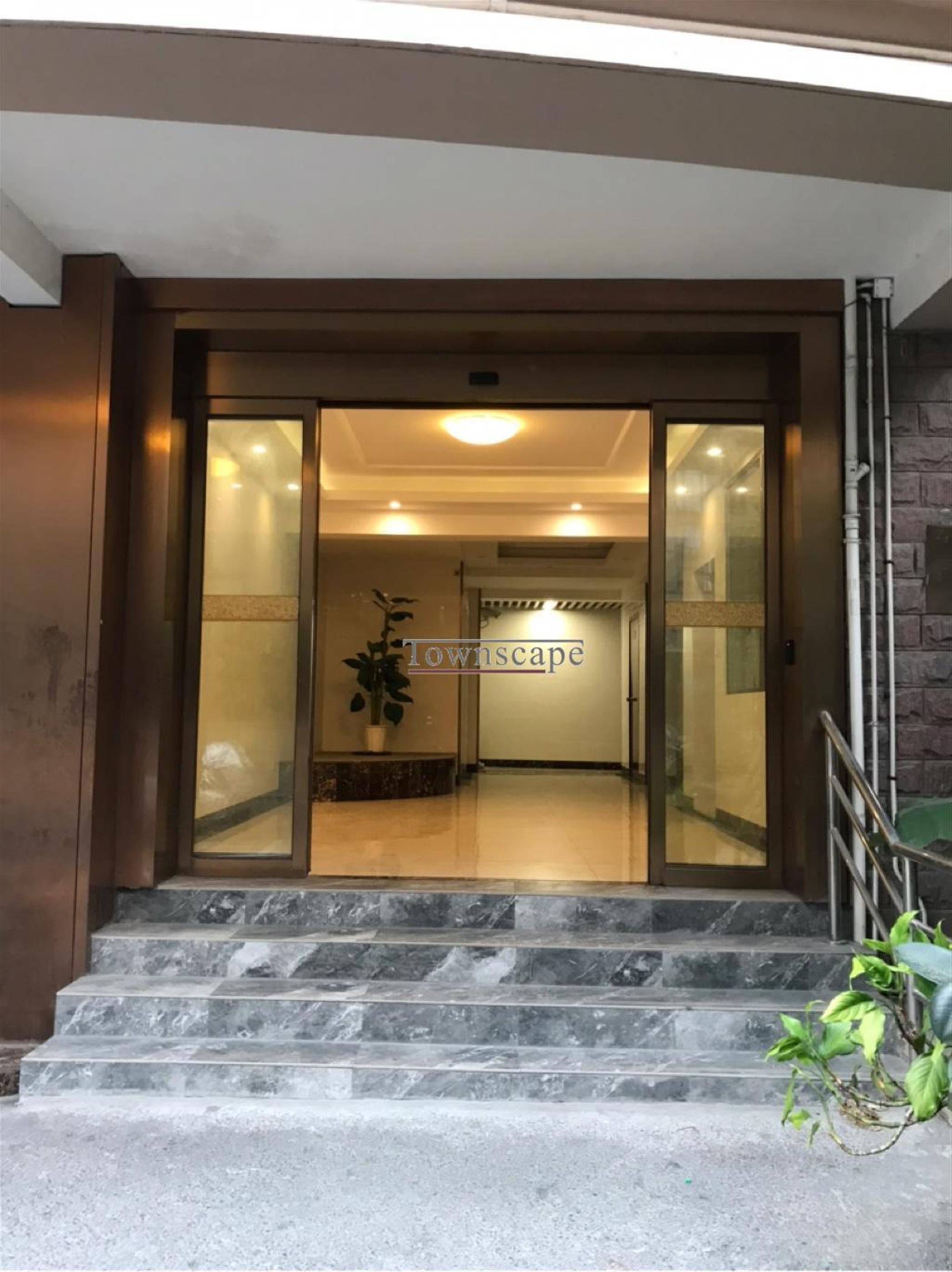 nice entrance Good Value Large 3BR Apartment nr Xintiandi LN 8/9/10/13 for Rent in Shanghai