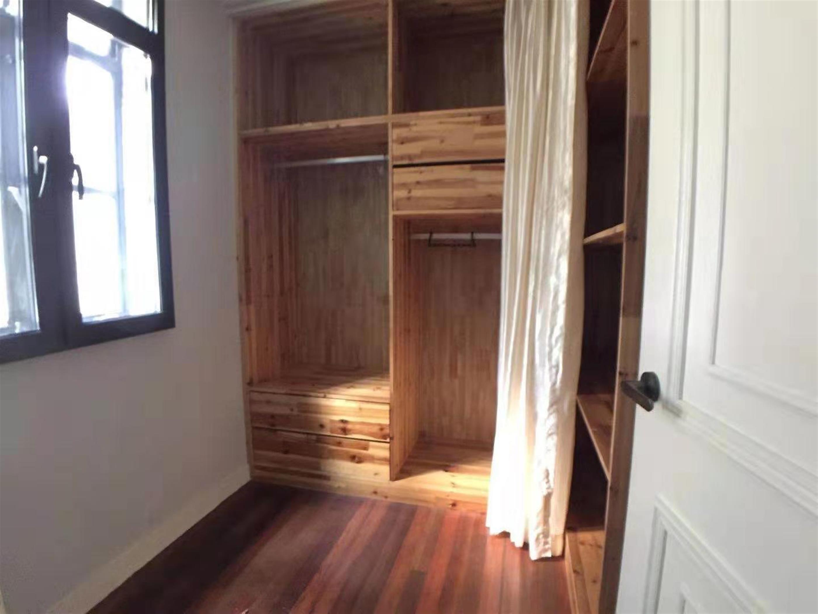 walk-in closet Bright Cozy 1F 2BR FFC Lane House Apt for Rent LN10