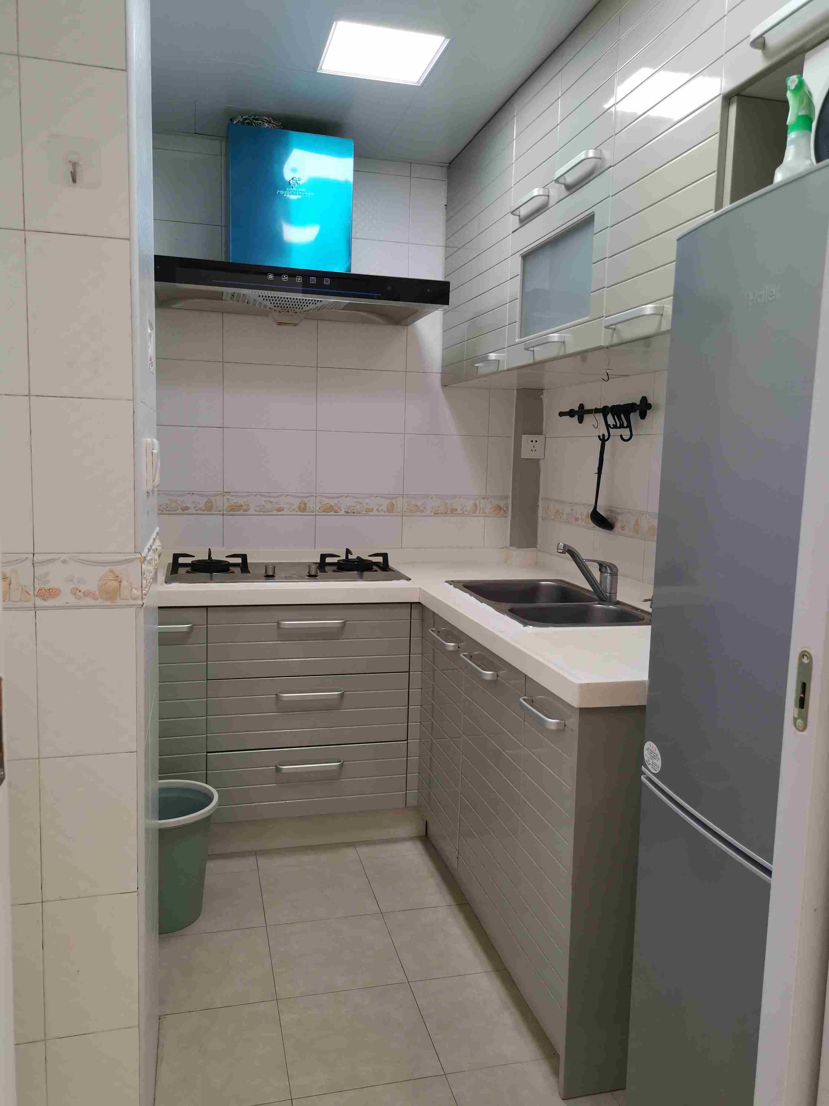 kitchen Comfy Cozy Bright W Nanjing Rd 1BR nr LN 2/12/13 for Rent in Shanghai