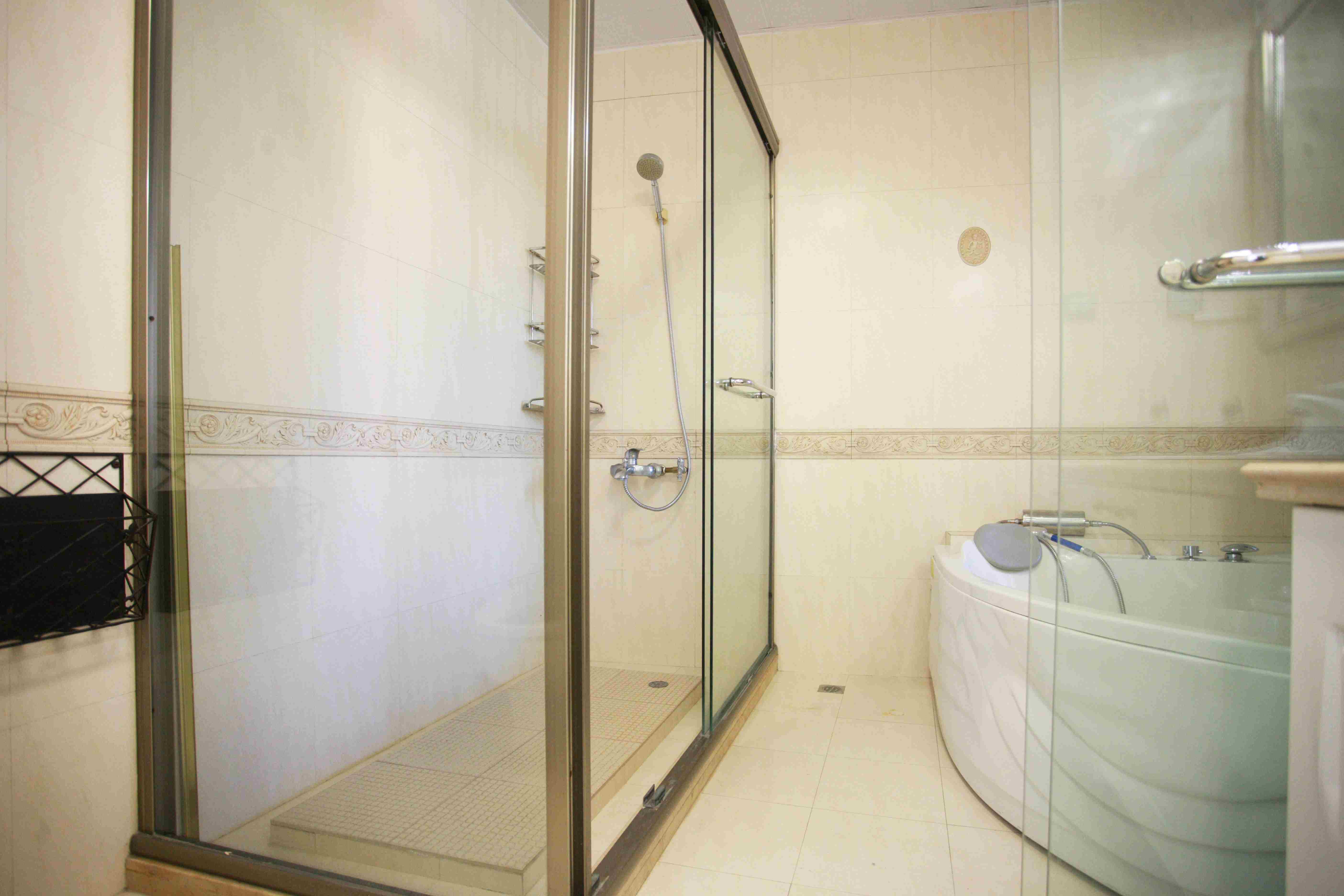 bathtub Gorgeous Modern Spacious 3BR 2-Balcony Apartment w Fantastic Views for Rent in Pudong Shanghai