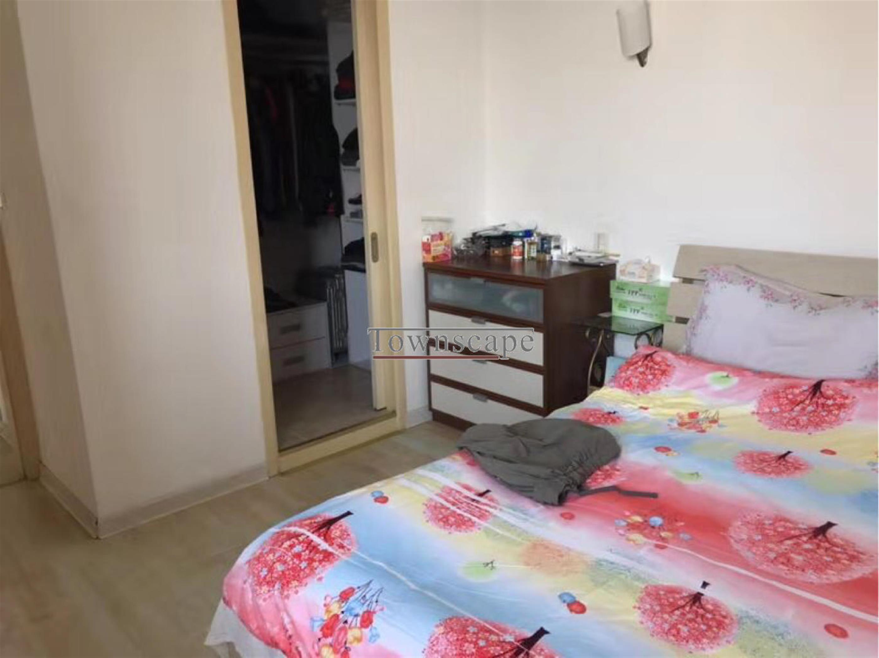 walk-in closet Great Value Spacious Bright 2BR Apartment Near LN 4/12 for Rent in Shanghai