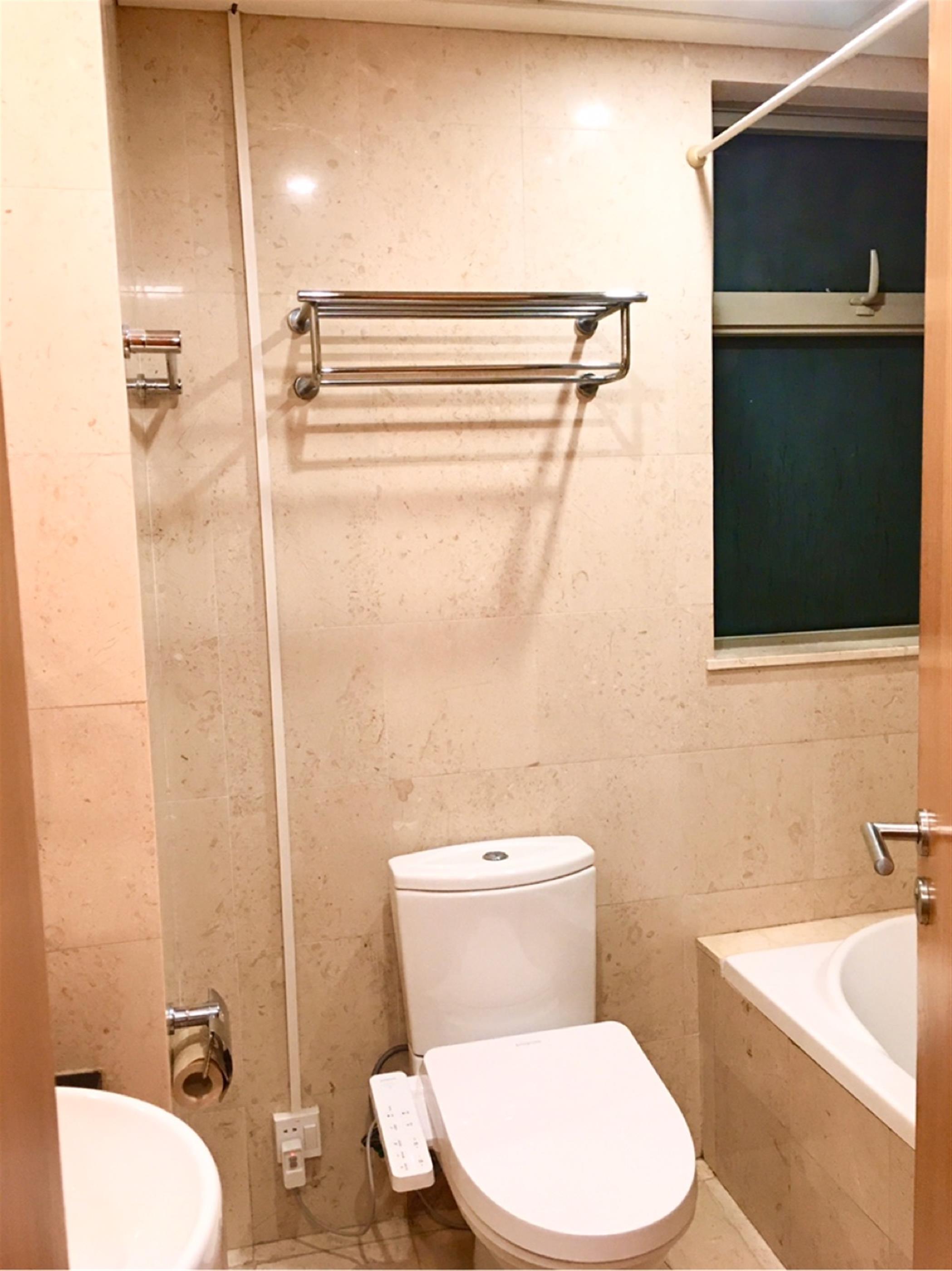 Bathtub Large Comfortable 2BR One Park Ave Apt for Rent in Shanghai Jing’an Near LN 2/7