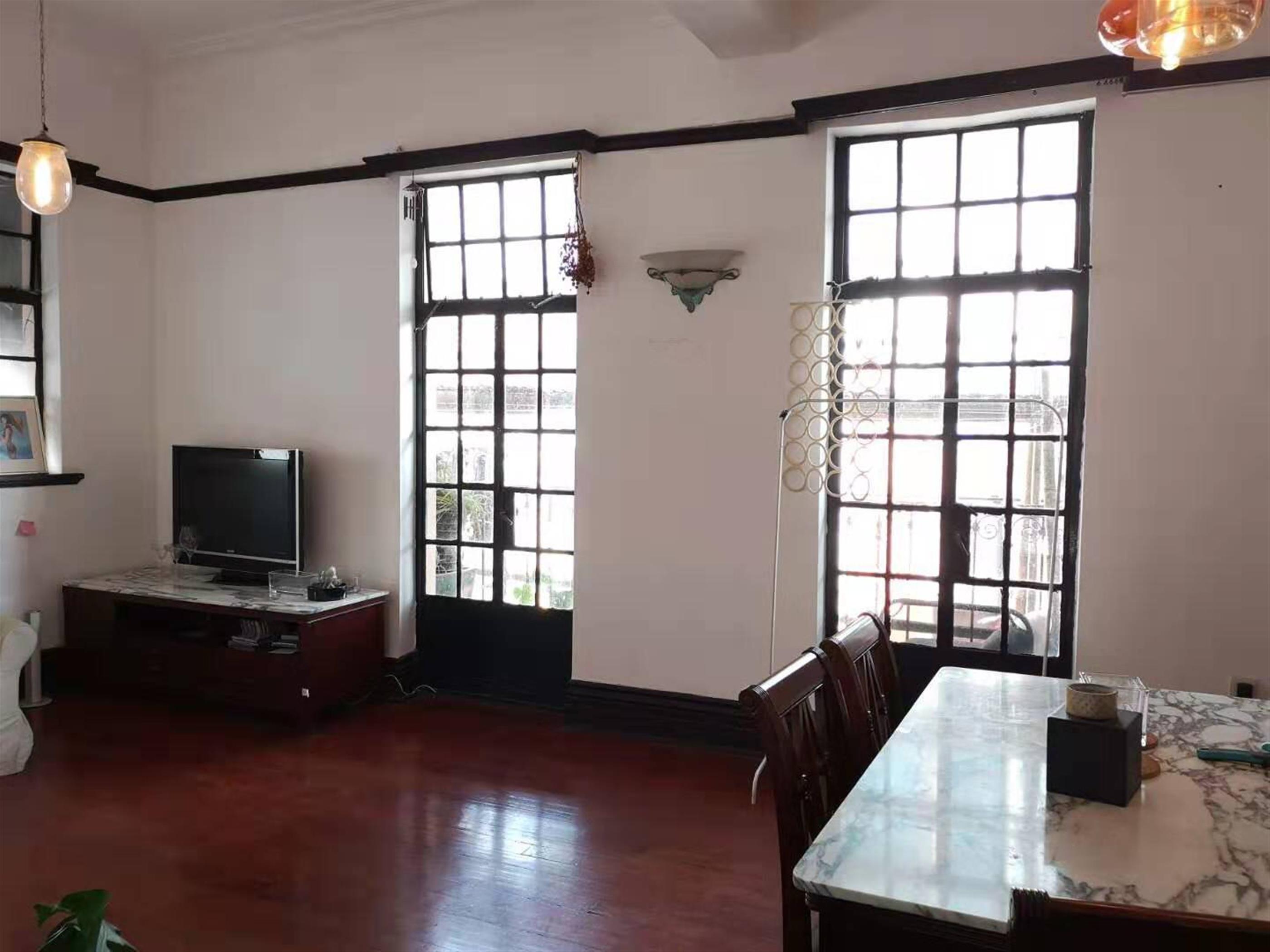 Open Living Room Great Value Great Location Bright 2BR Lane House Apt nr LN 2/12/13 for Rent in Shanghai