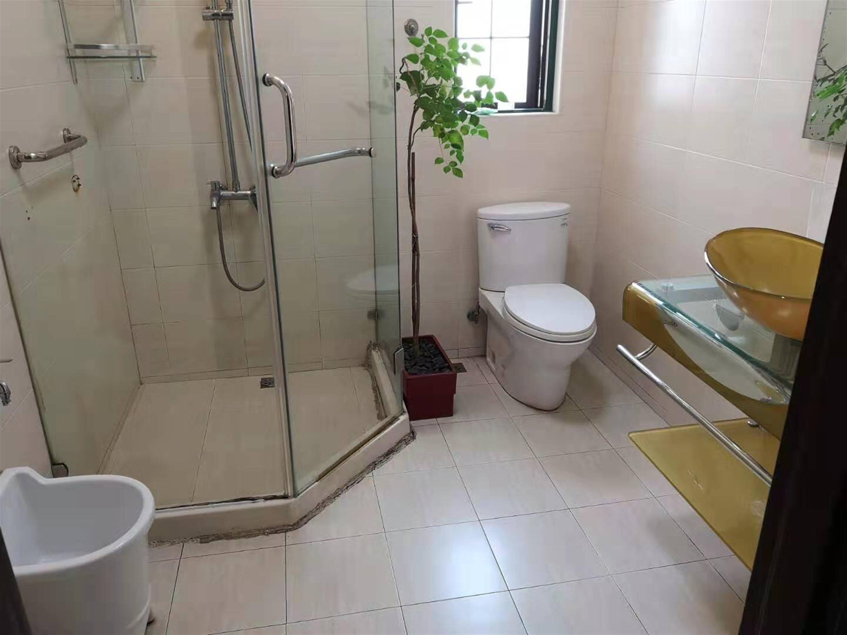 clean bathroom Great Value Great Location Bright 2BR Lane House Apt nr LN 2/12/13 for Rent in Shanghai