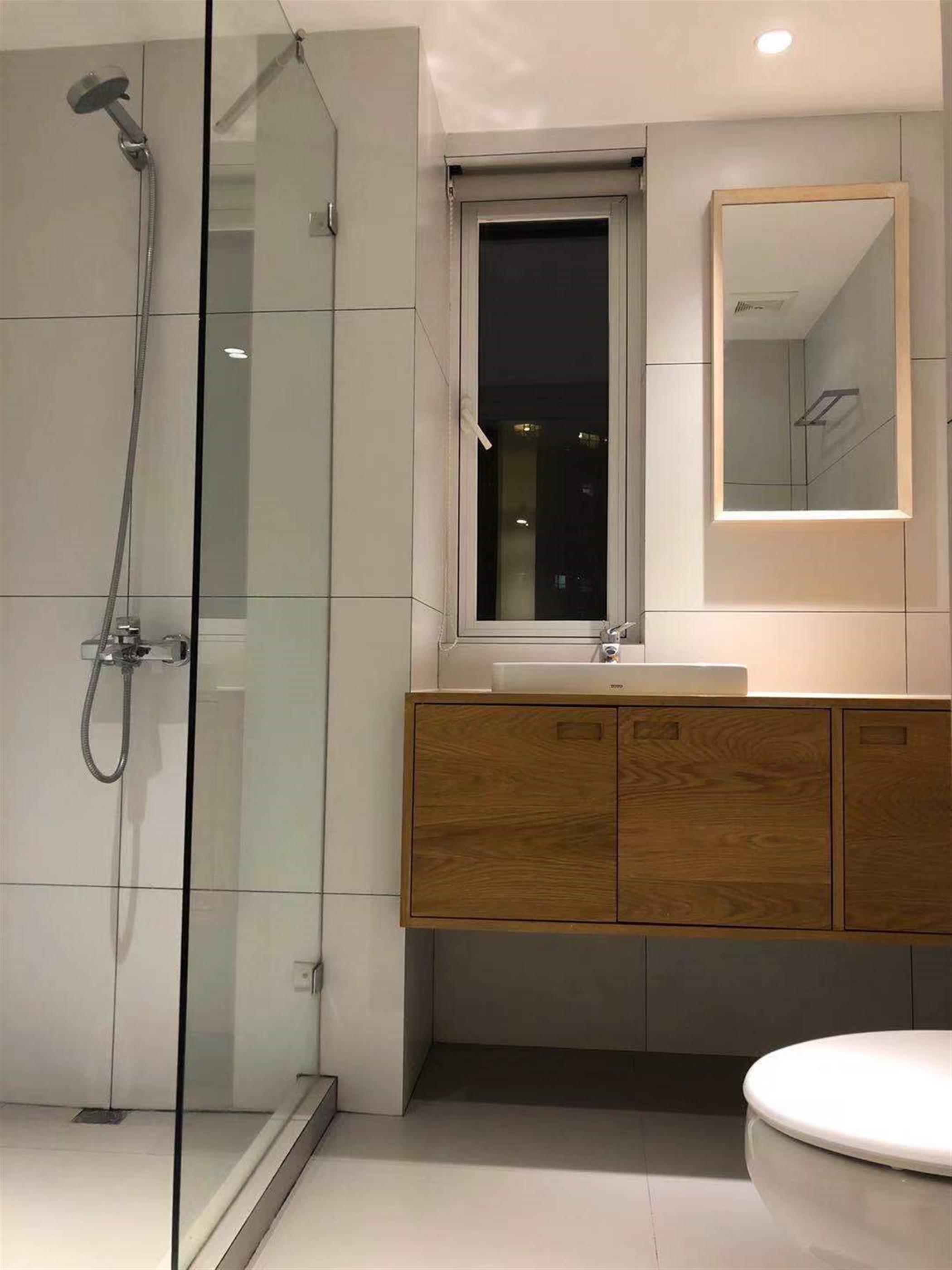 clean bathroom Newly Decorated High-Quality 3BR Apt nr LN 2/11 in Shanghai’s Deluxe Courtyards Compound for Rent